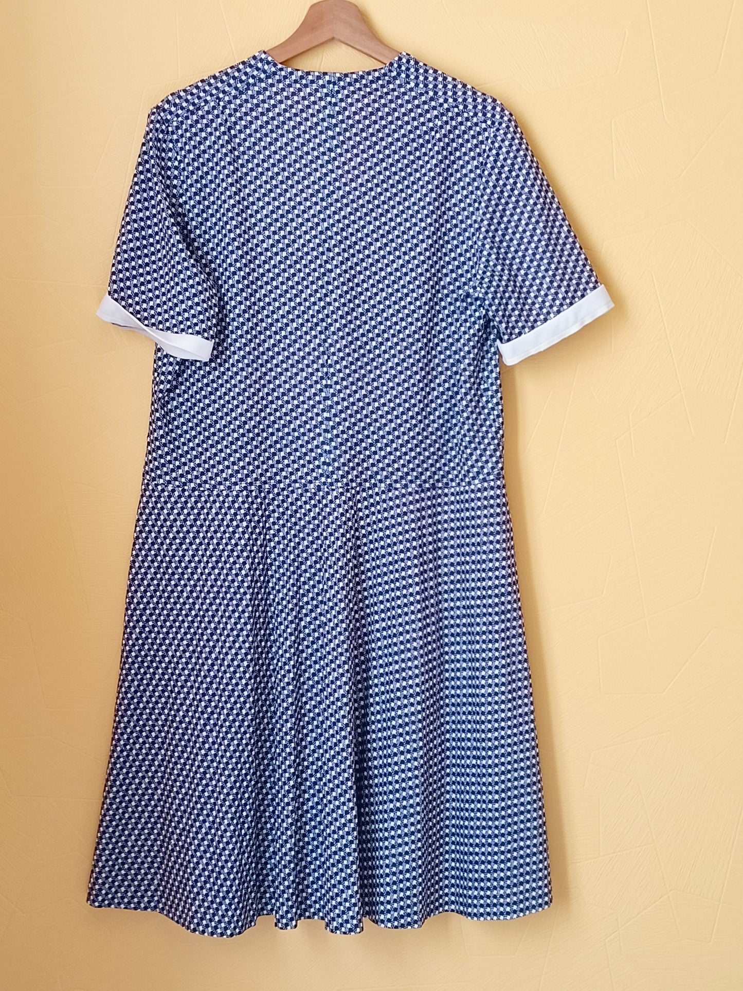 Robe manches courtes imprimée bleue marine et blanches Taille XL