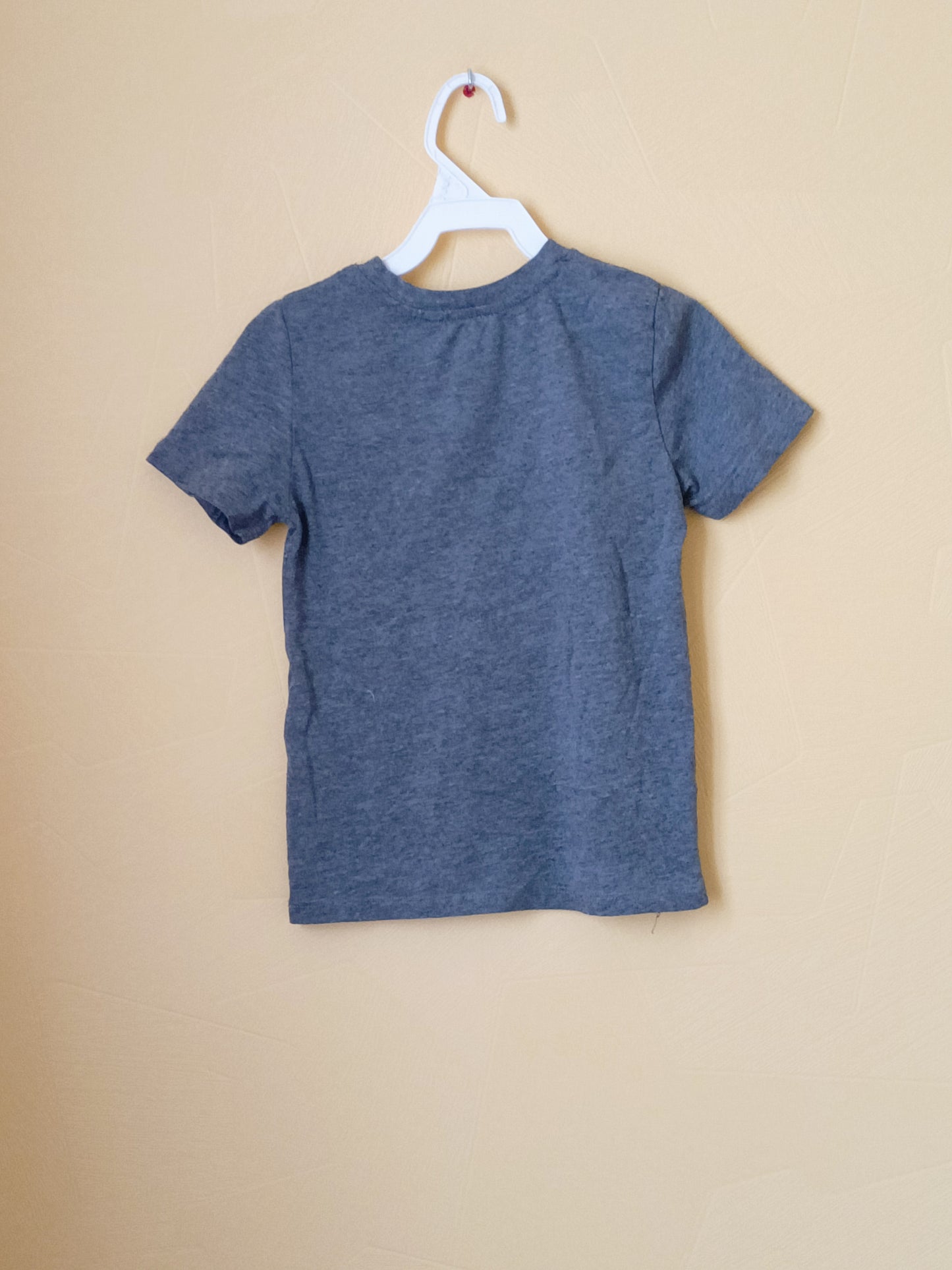 T-shirt H&M Marvel gris avec sequins Spiderman Taille 6/8 Ans