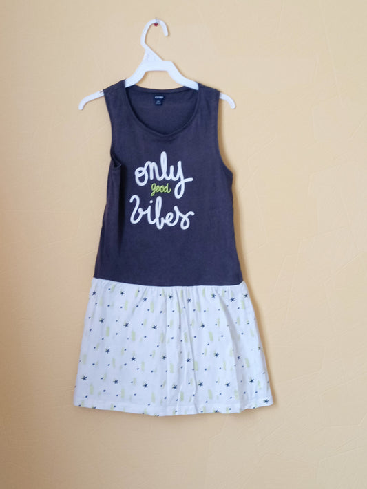 Robe sans manches Kiabi grise et blanche à motifs Taille 10 Ans