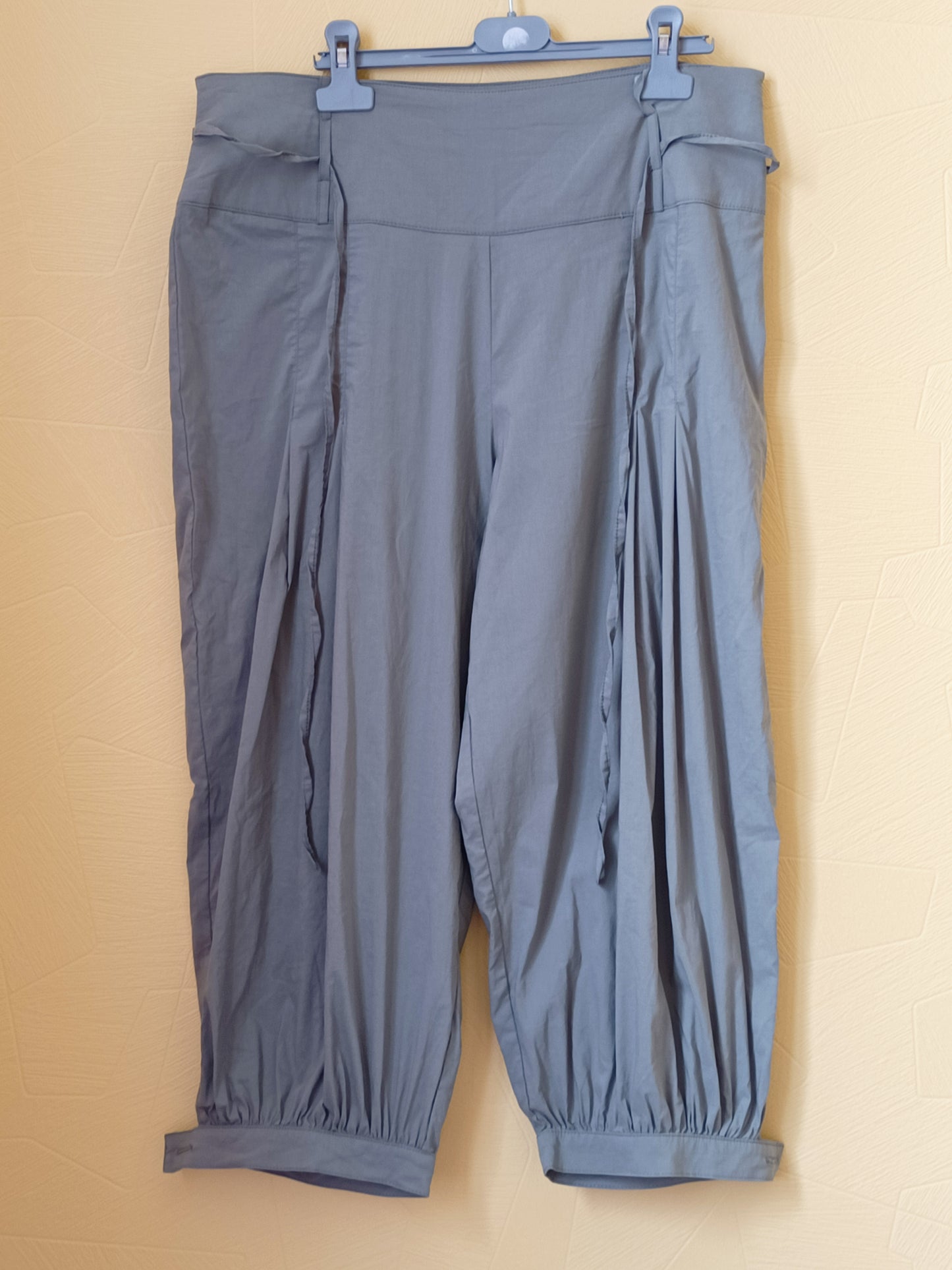 Pantacourt kaki Taille 44