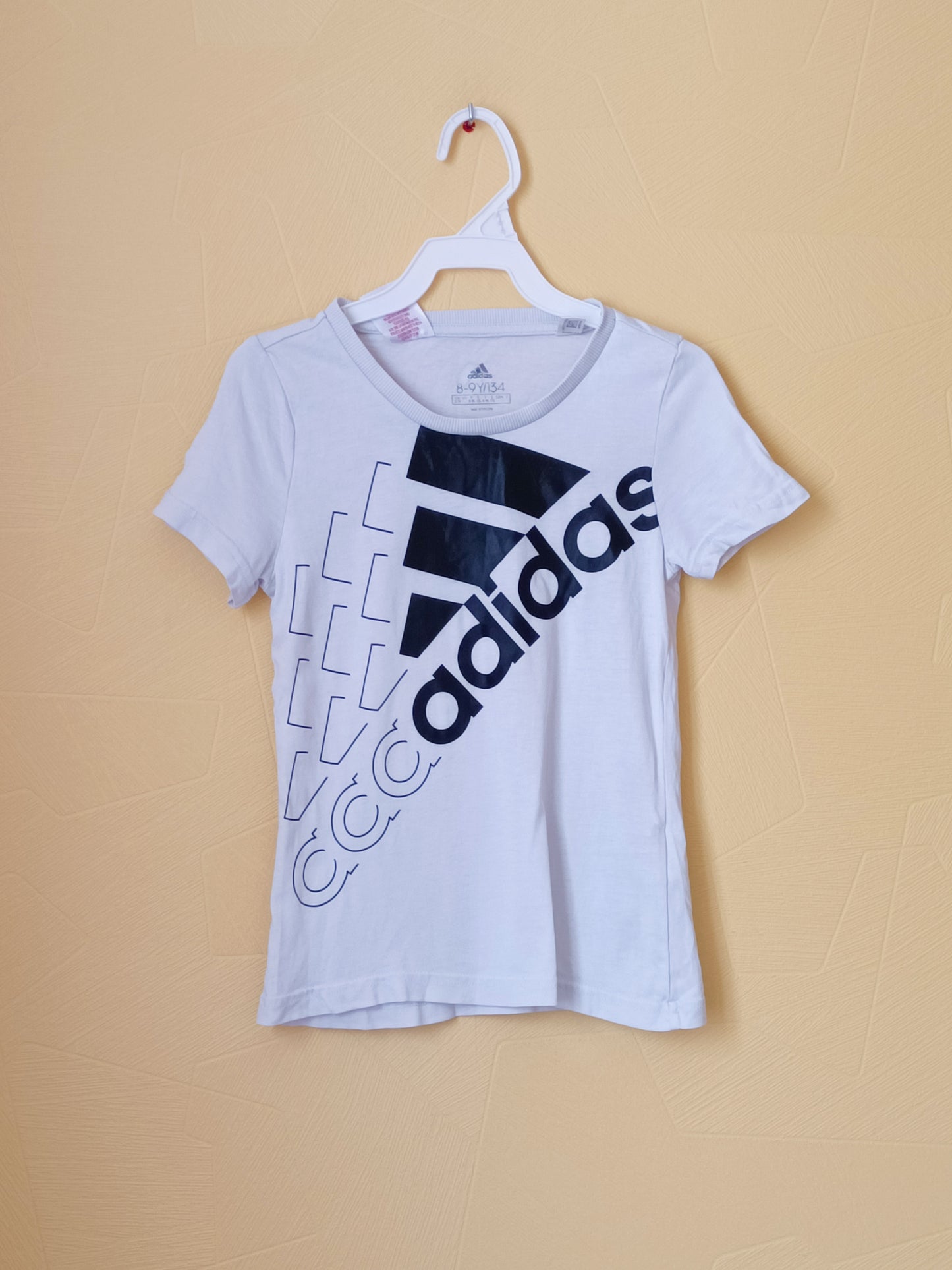 T-shirt Adidas blanc avec impression Taille 8-9 Ans