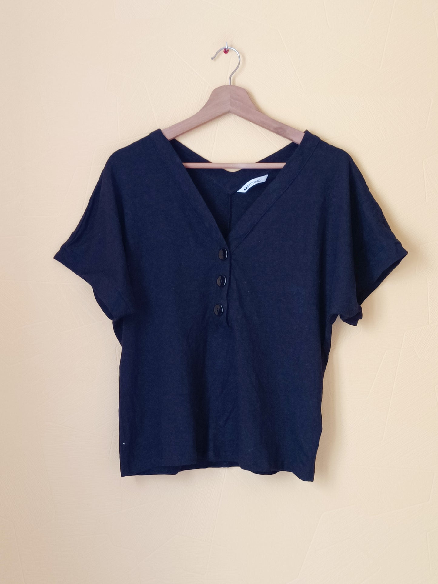 T-shirt Camaïeu noir col V avec boutons Taille M