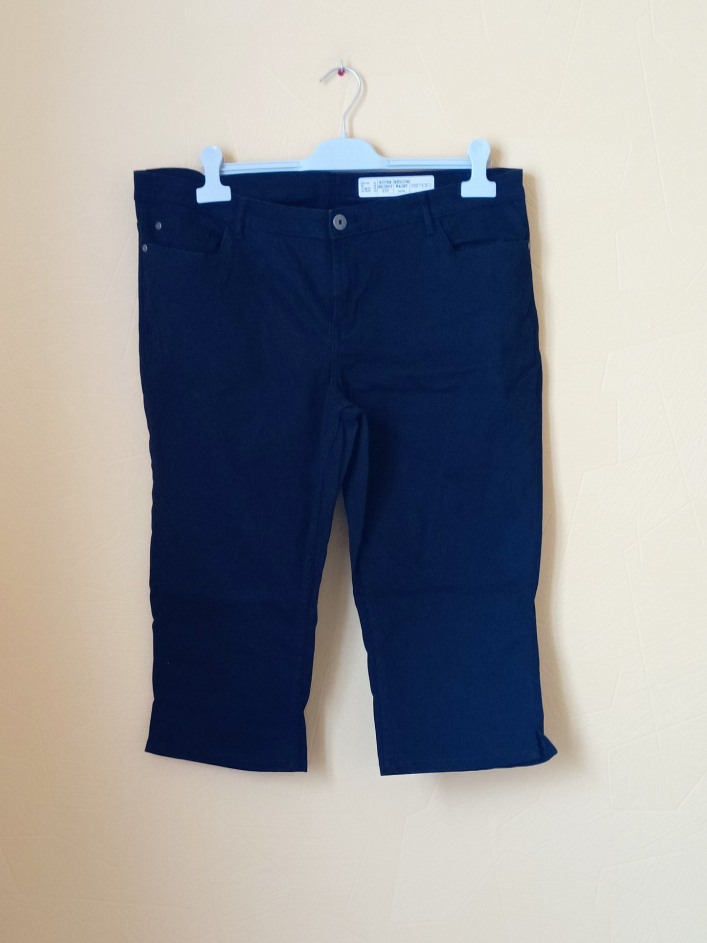 Pantacourt Esmara noir Taille 48