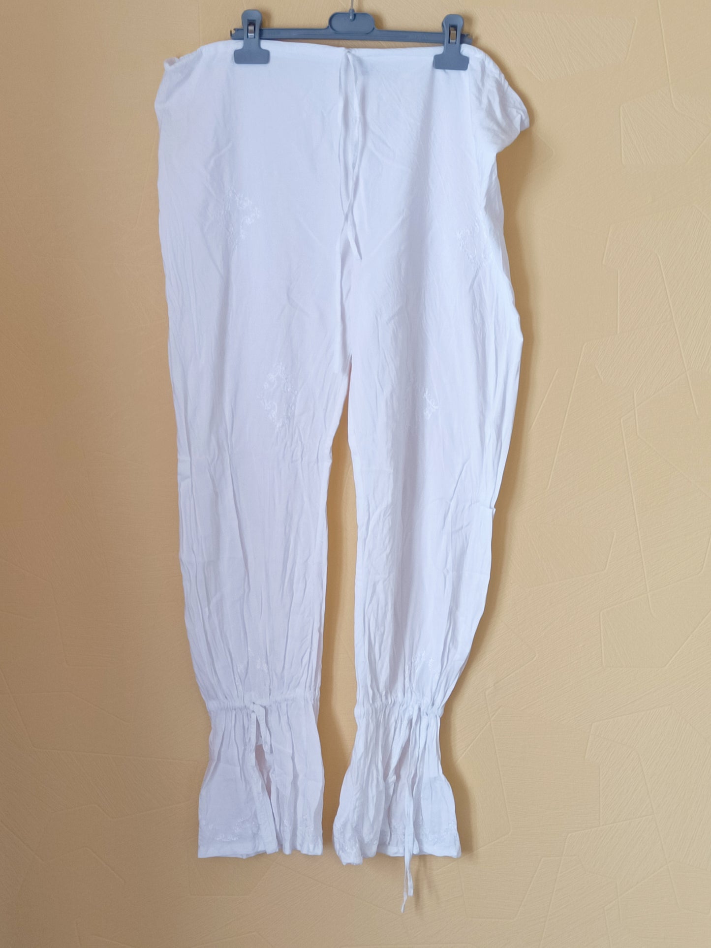 Pantalon léger blanc avec broderie Taille XL