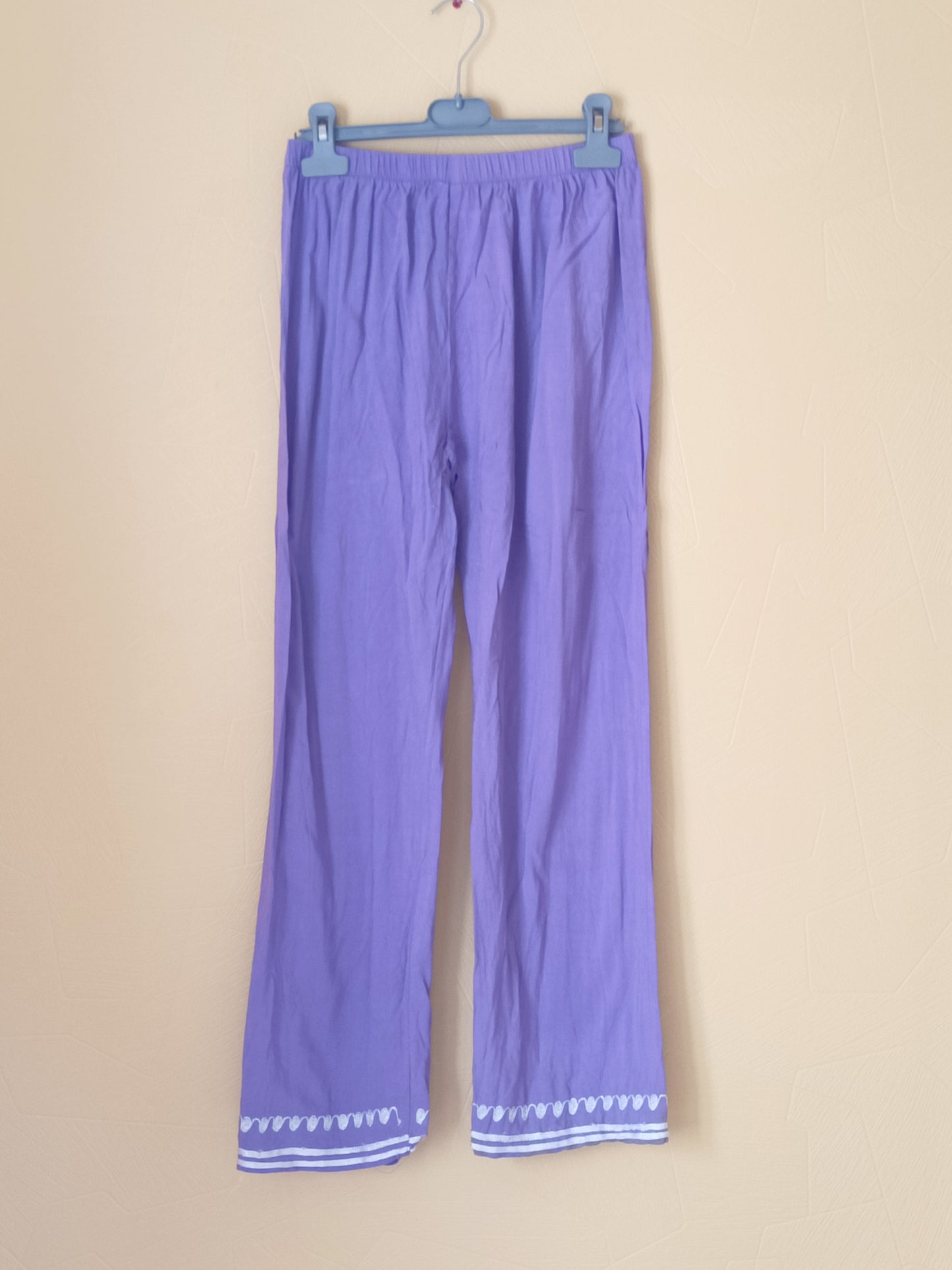 Pantalon léger violet avec broderie Taille M