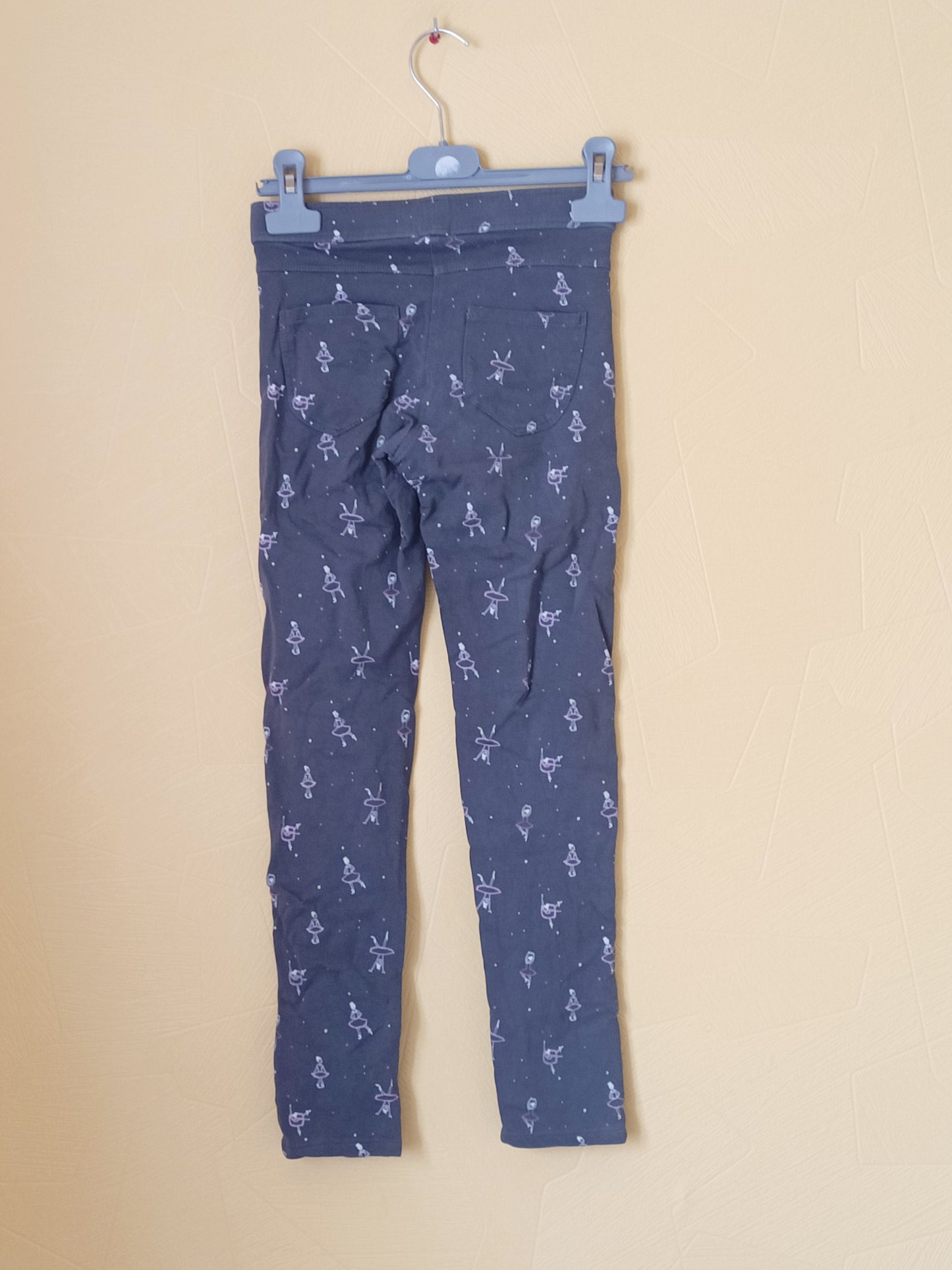 Jegging Kiabi gris à motifs danseuses Taille 10 Ans