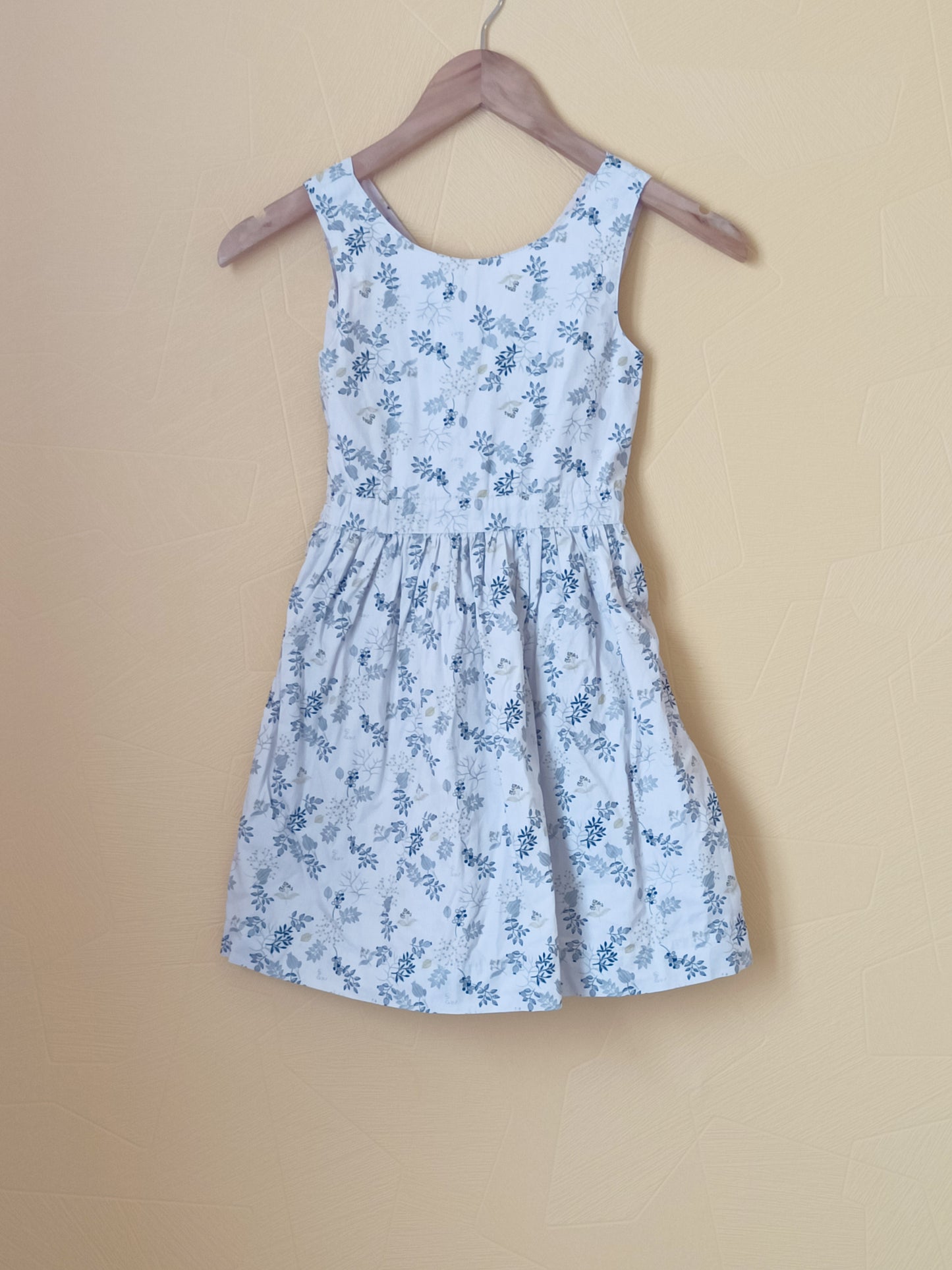 Robe sans manche réversible blanche ou rose à motifs Taille 8 ans