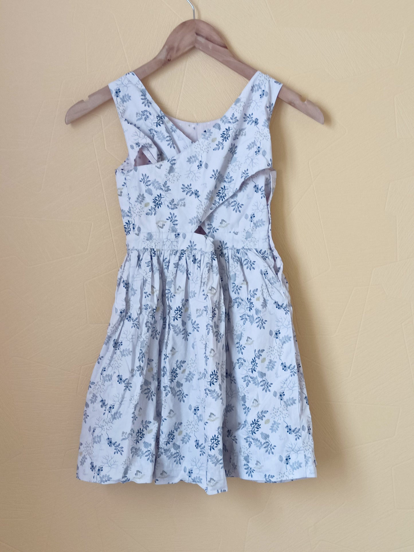 Robe sans manche réversible blanche ou rose à motifs Taille 8 ans