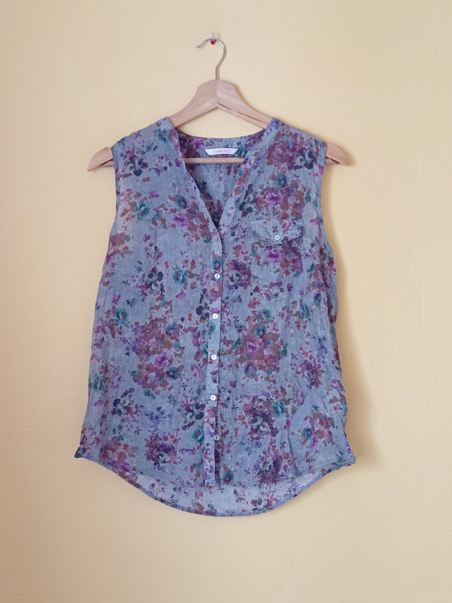 Chemise sans manche Camaïeu grise fleurie Taille 38