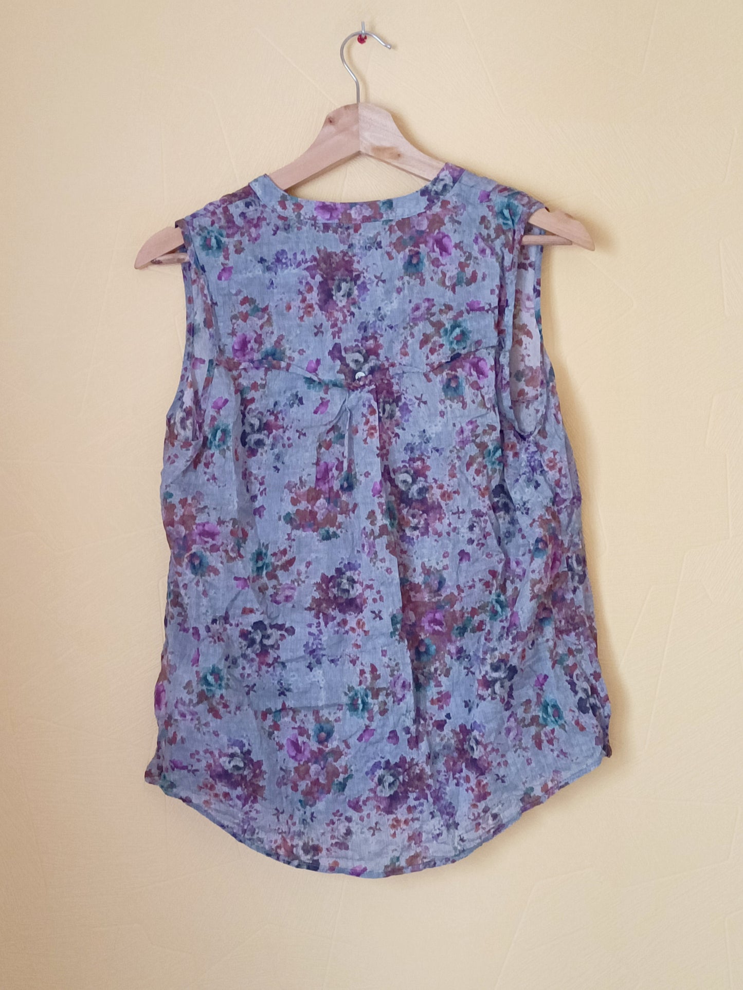 Chemise sans manche Camaïeu grise fleurie Taille 38