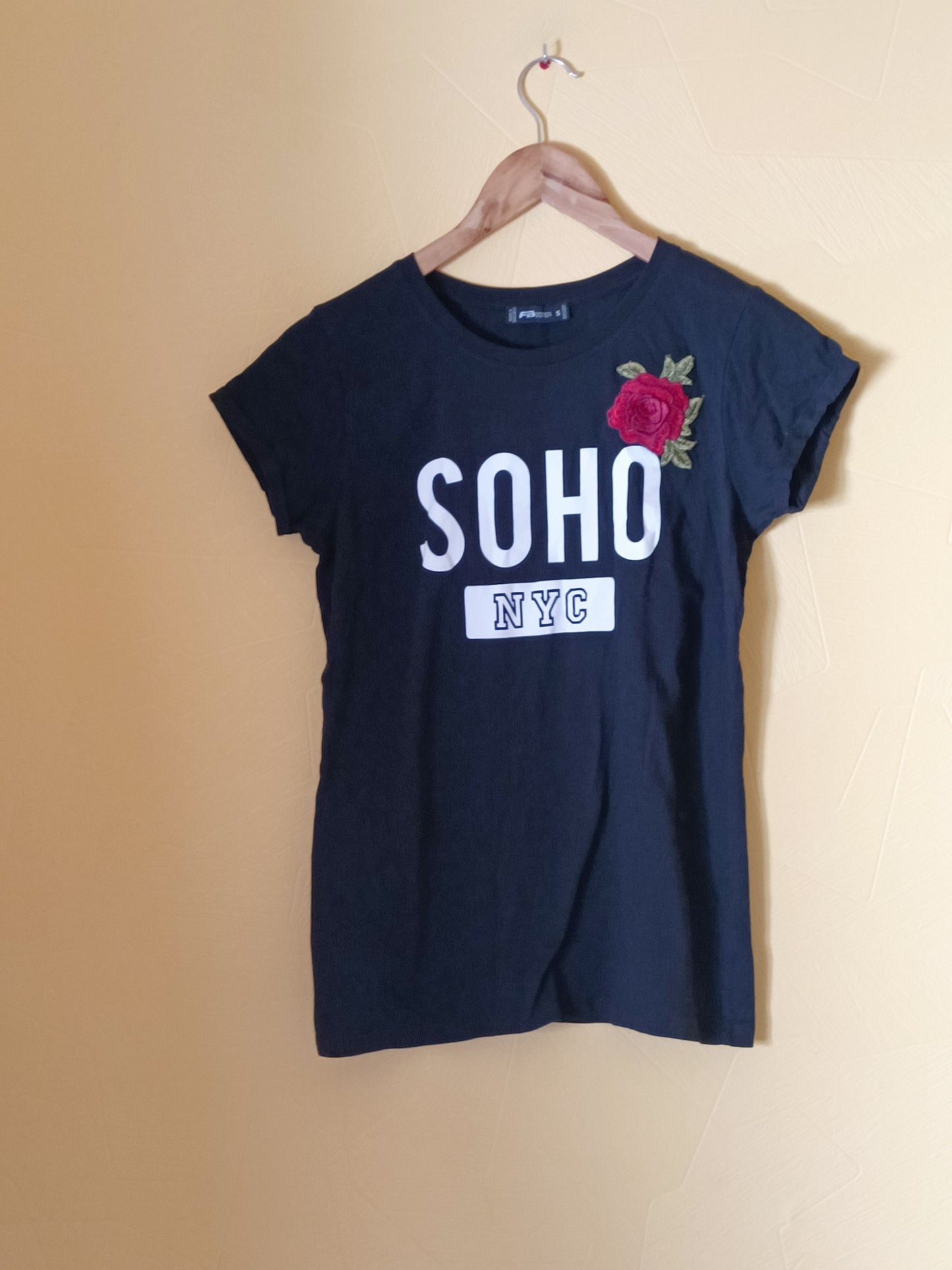 T-shirt FB Sister noir avec impression Taille S