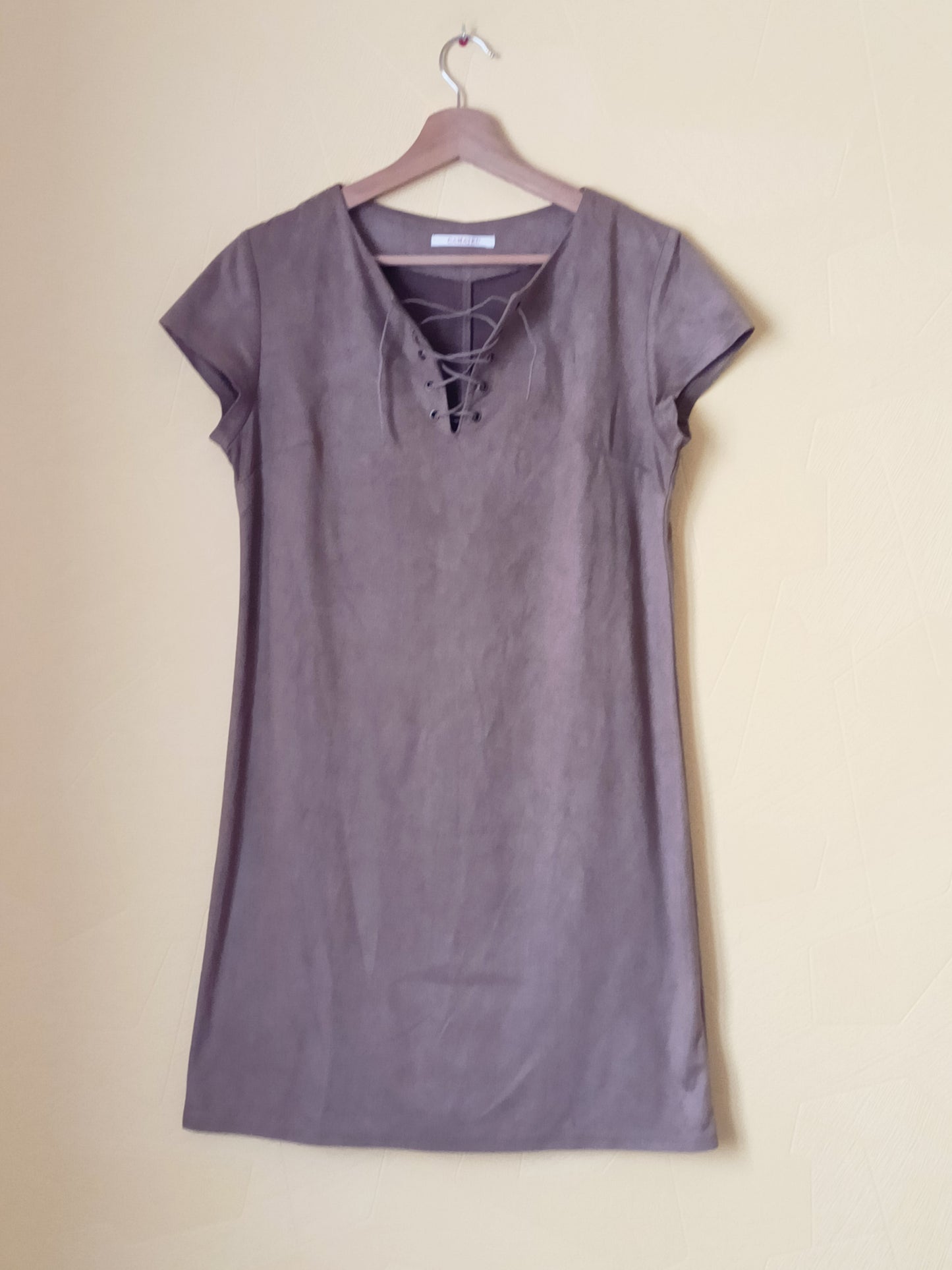 Robe manches courtes Camaïeu marron touché peau de pêche Taille 38