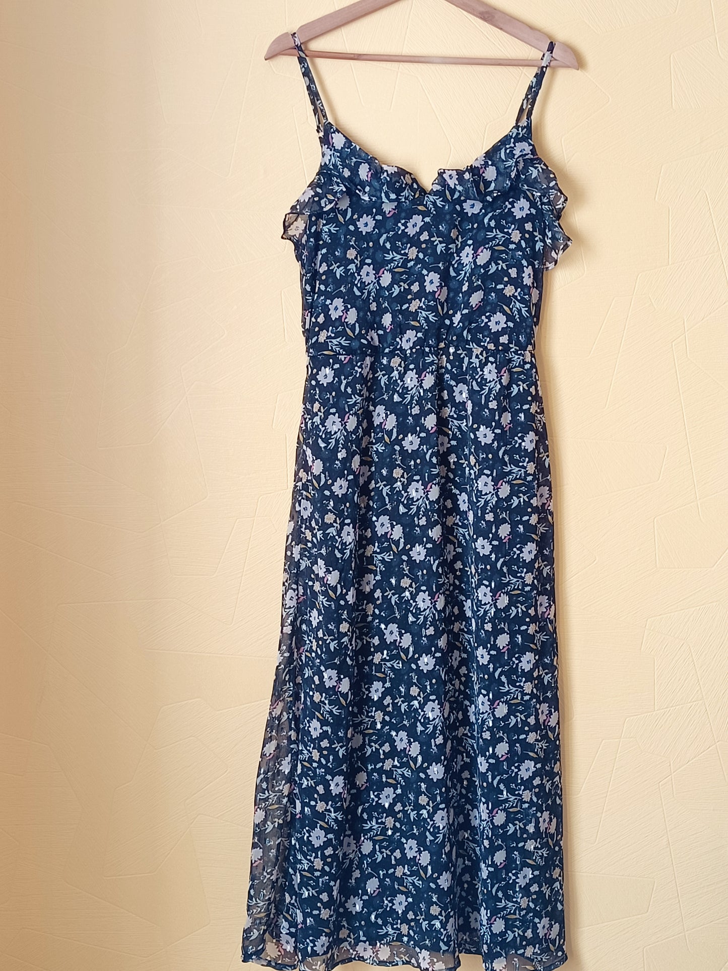Robe longue à bretelles Kiabi noire fleurie Taille 36