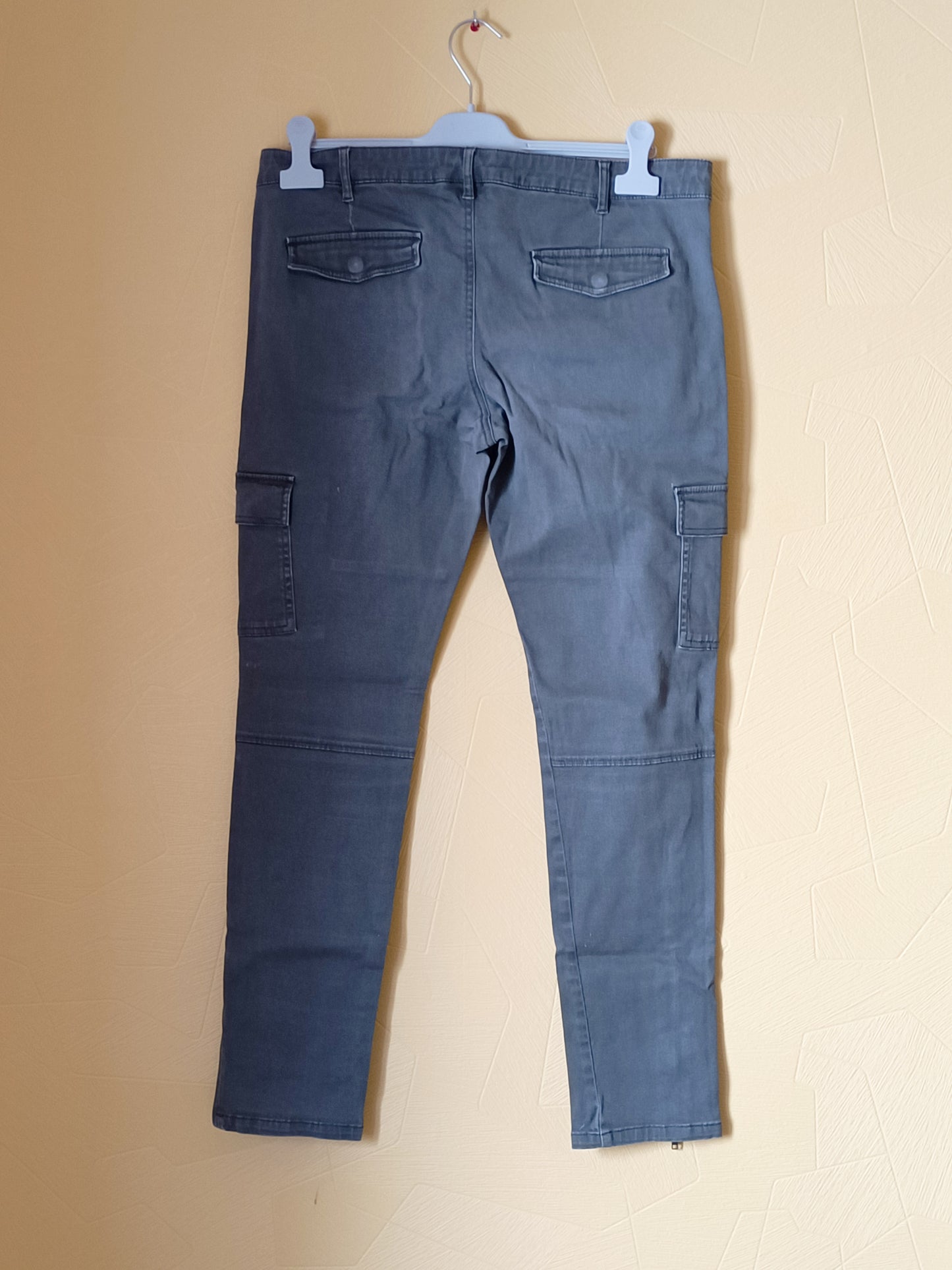 Pantalon cargo Influx gris Taille 42