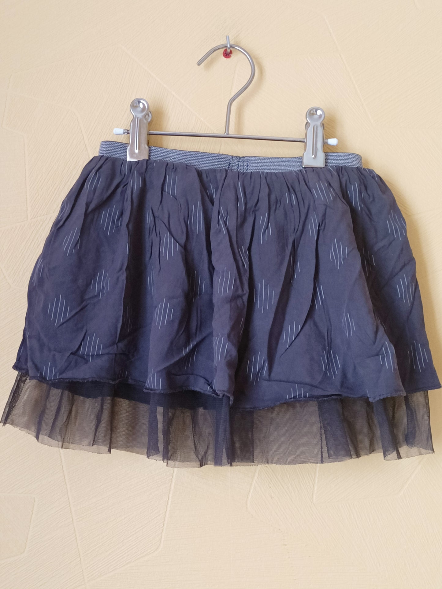 Jupe Kiabi grise avec volant Taille 3 Ans