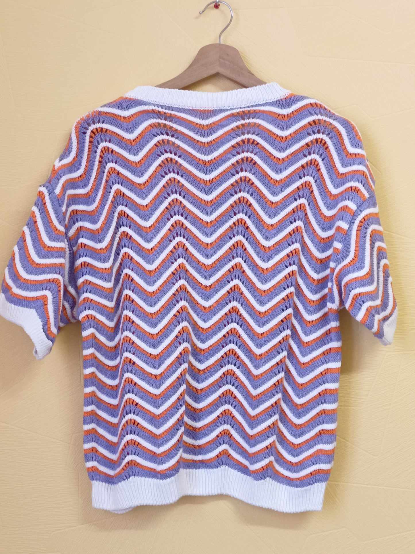 Pull manches courtes mailles ajourées blanc, orange et violet Taille XL