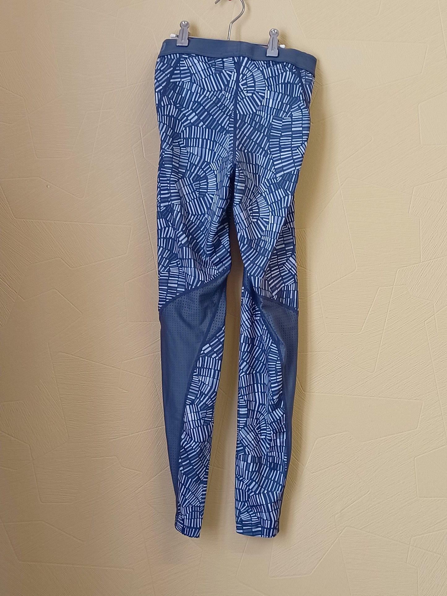 Legging de sport Nike Pro gris et blanc à motifs Taille S