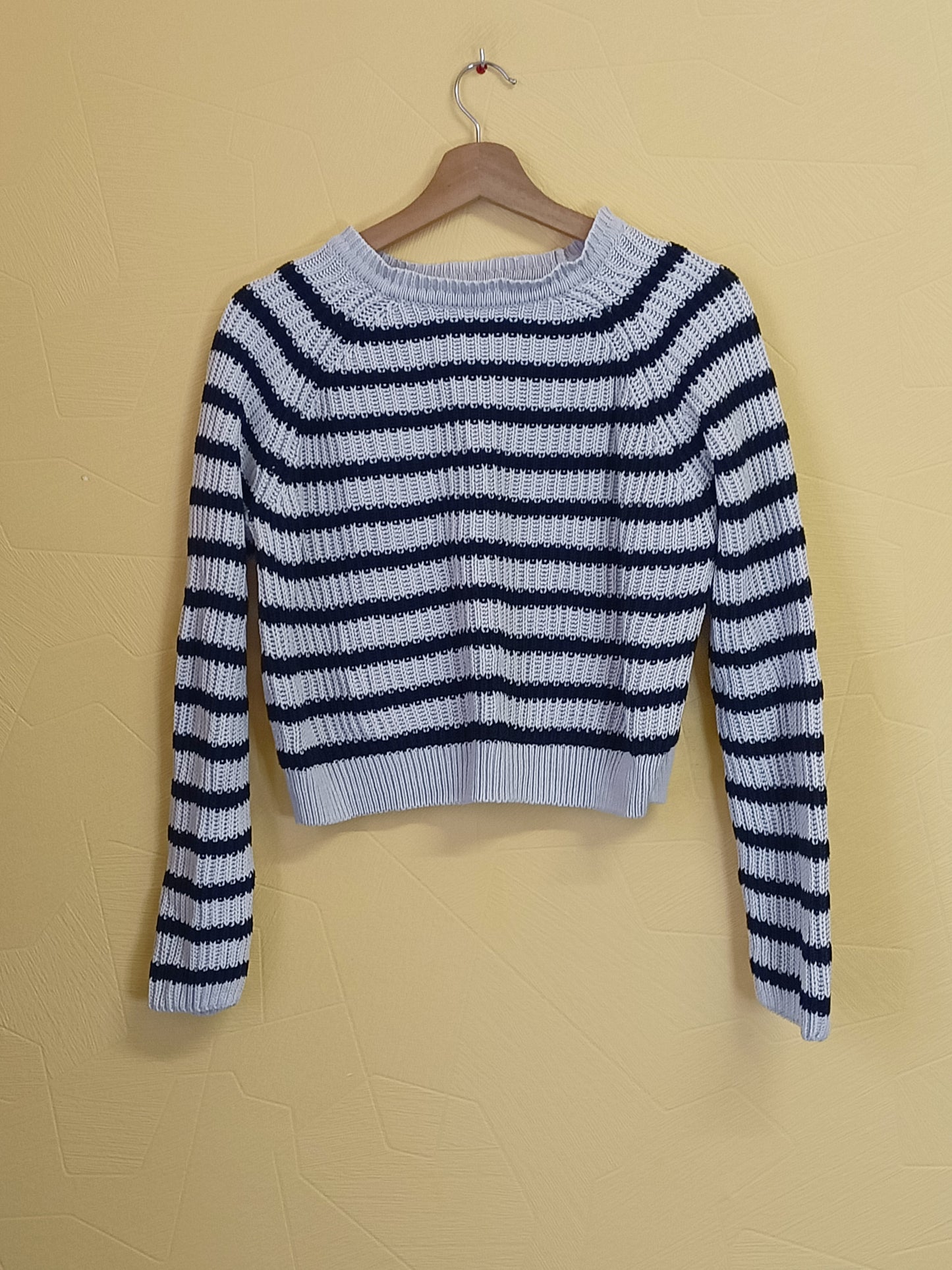 Pull court Zara rayé noir et beige Taille S