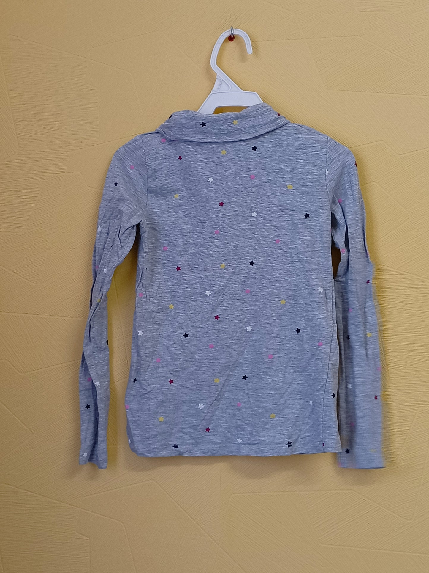 Sous pull H&M gris avec Etoiles Taille 6/8 Ans