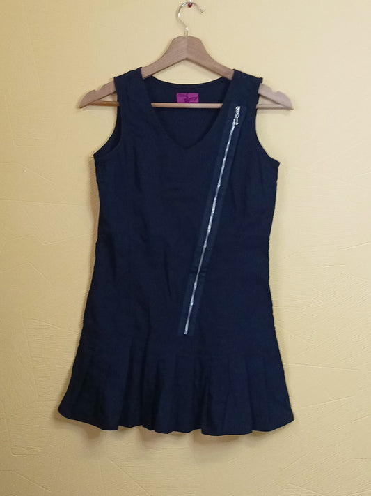 Robe sans manche Miss Stere noire Taille 14 Ans