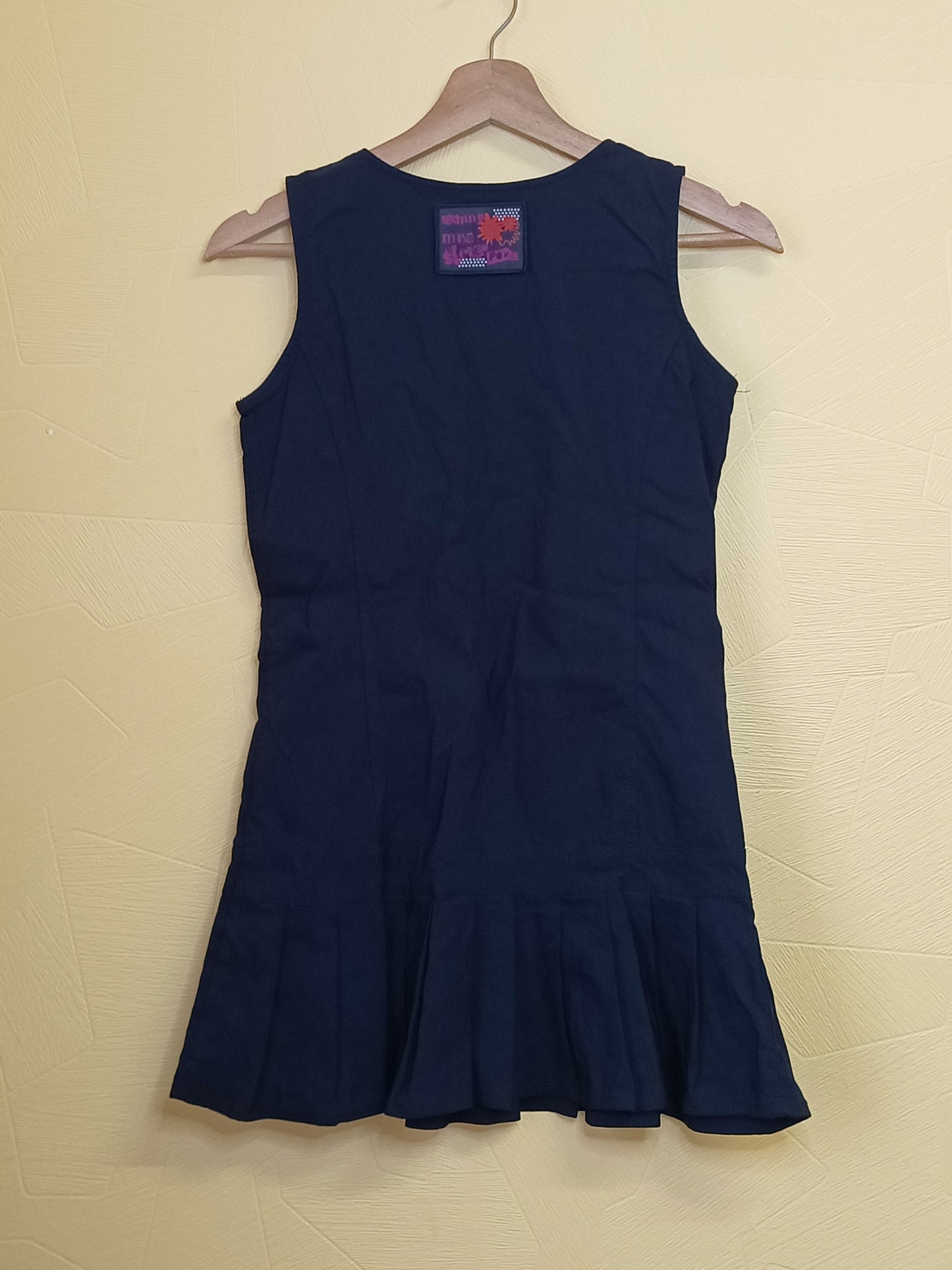 Robe sans manche Miss Stere noire Taille 14 Ans