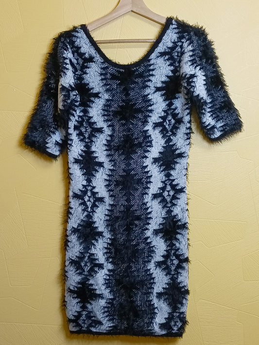 Robe pull maille poilue manches 3/4 Kiabi noire et blanche Taille S