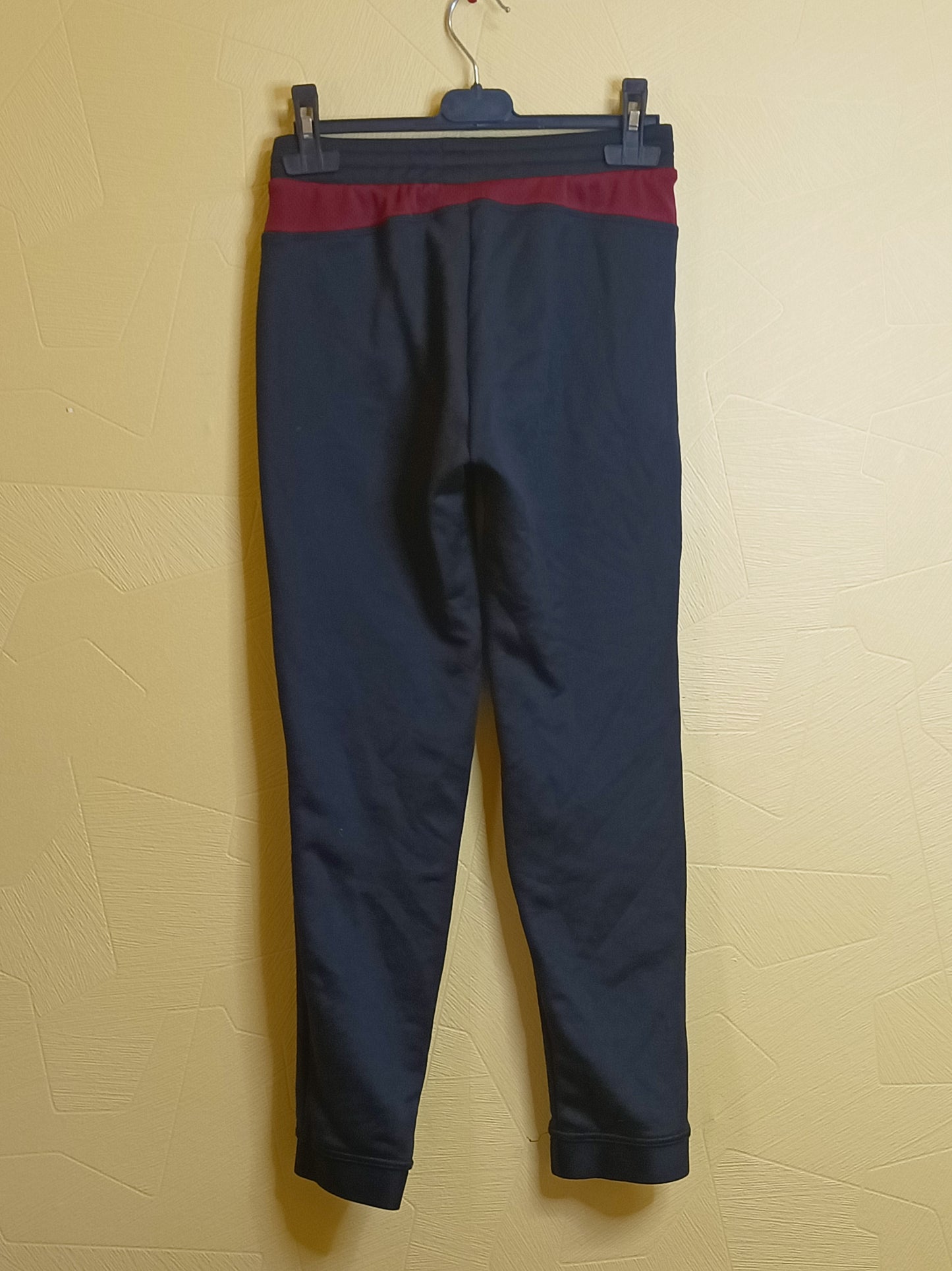 Jogging Domyos noir et bordeaux Taille 12 Ans