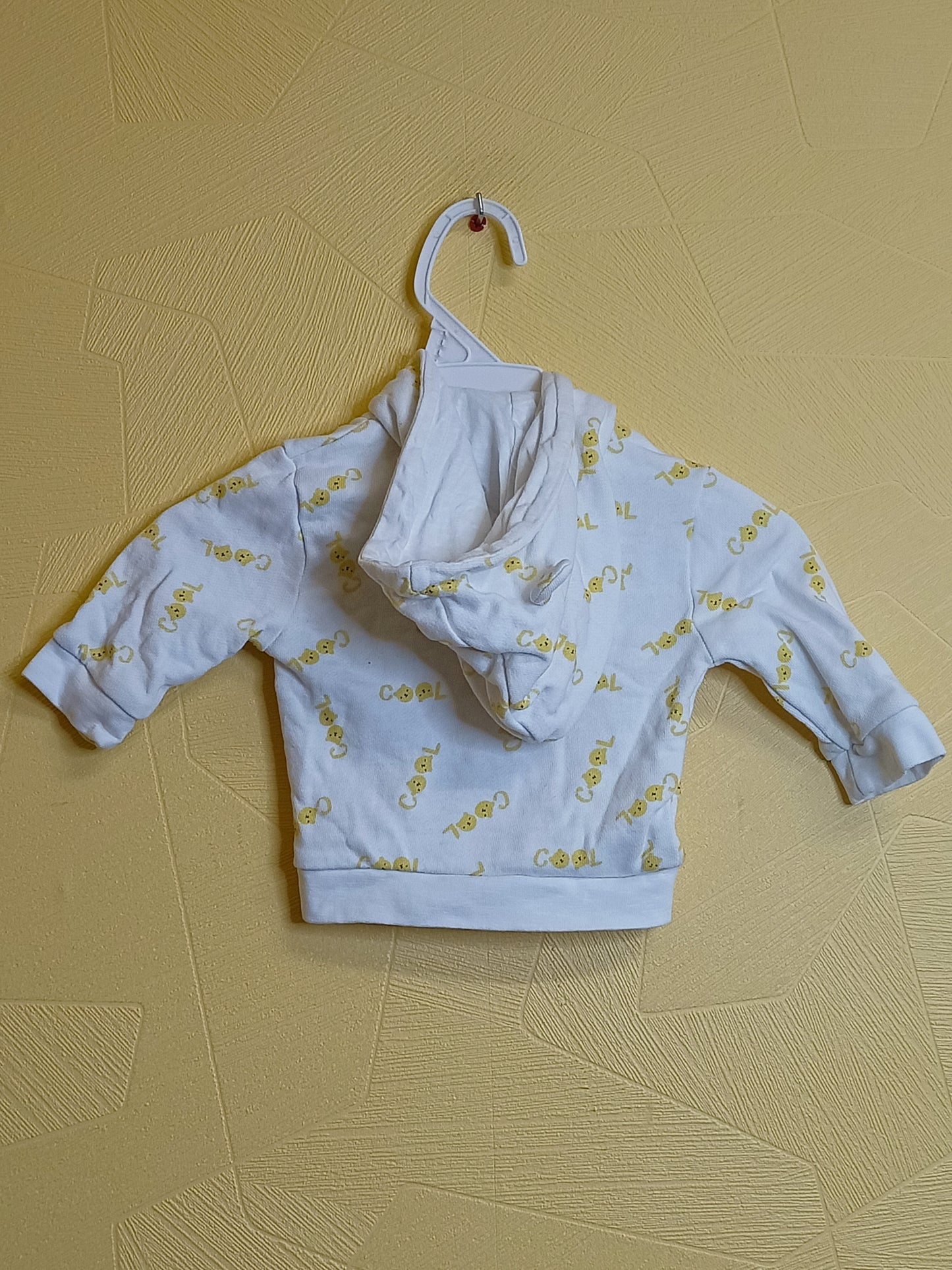 Sweat zippé à capuche Kiabi blanc avec impression Taille 3 Mois