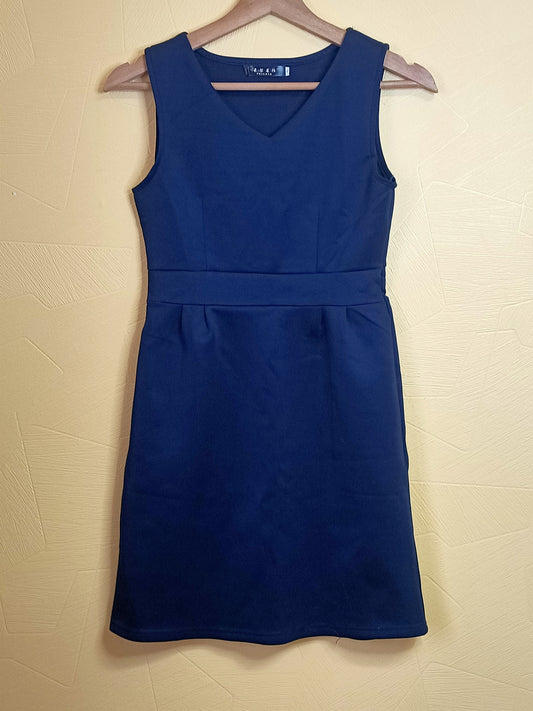 Robe sans manche Kiabi bleue à rayures dorées Taille M