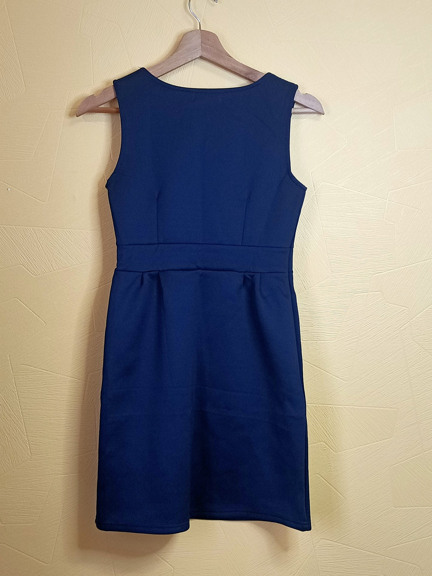 Robe sans manche Kiabi bleue à rayures dorées Taille M