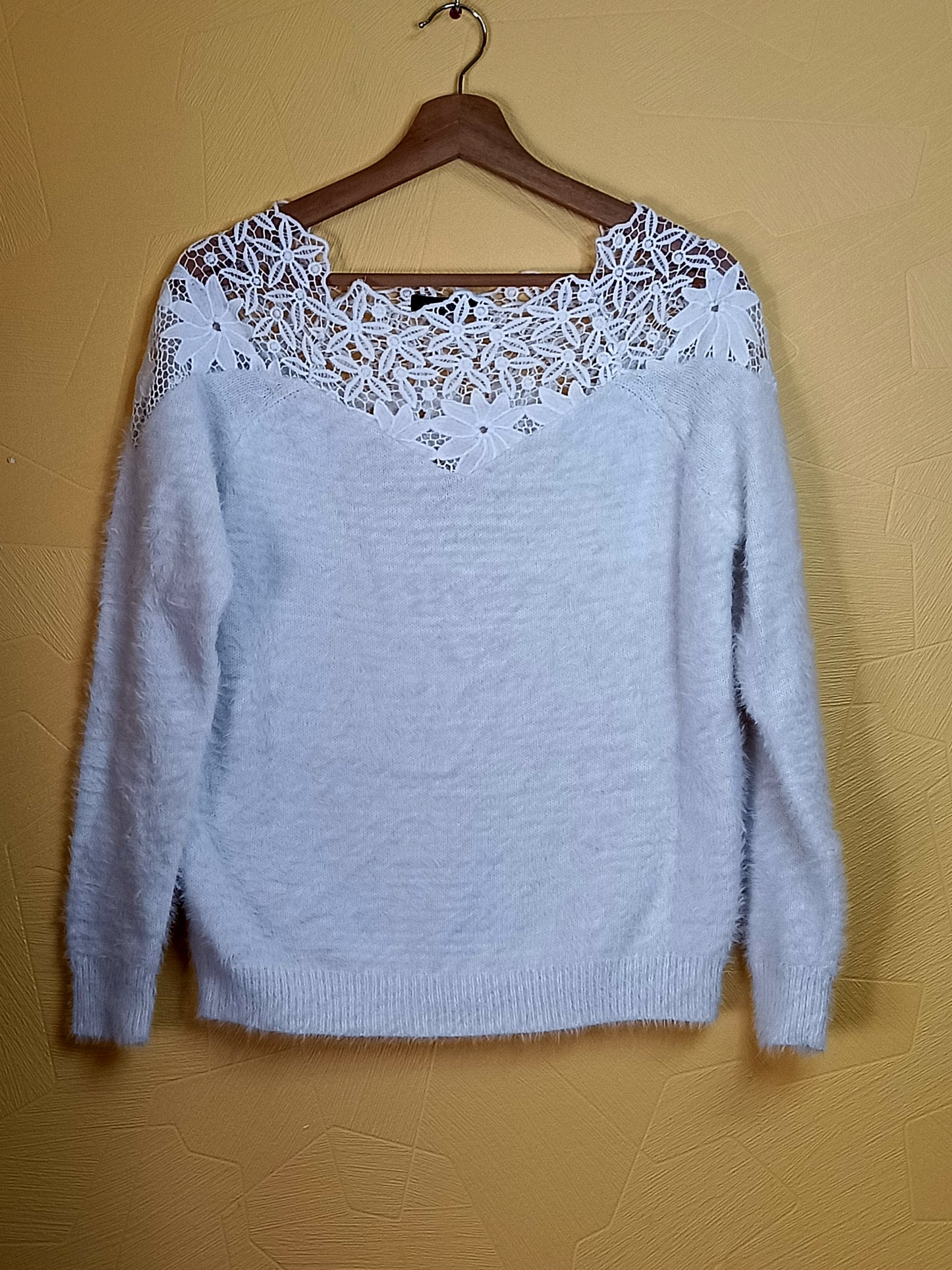 Pull maille poilue Bisou's Project blanc avec dentelle Taille L