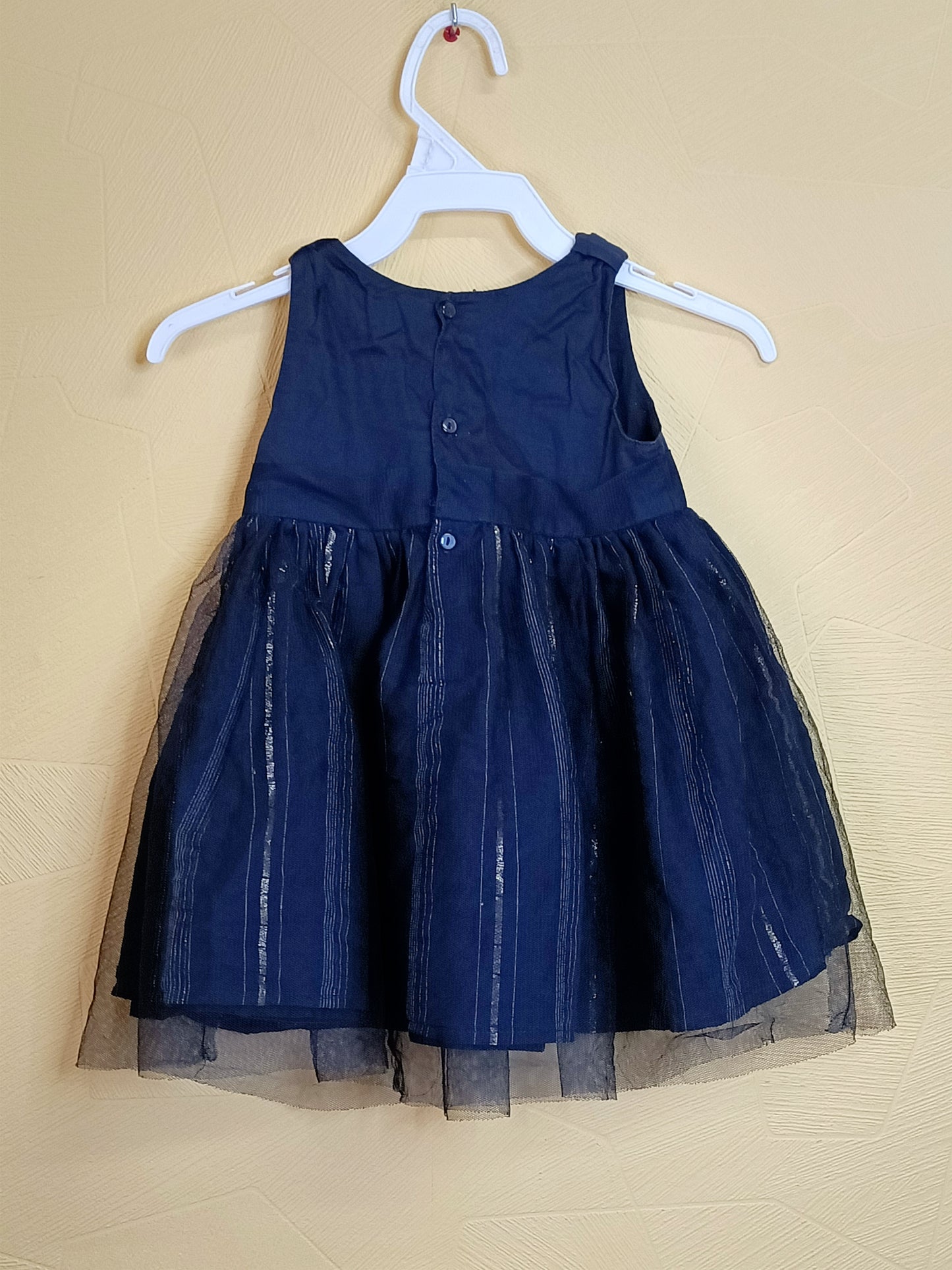 Robe sans manche Kiabi bleue marine à rayures dorées Taille 12 Mois