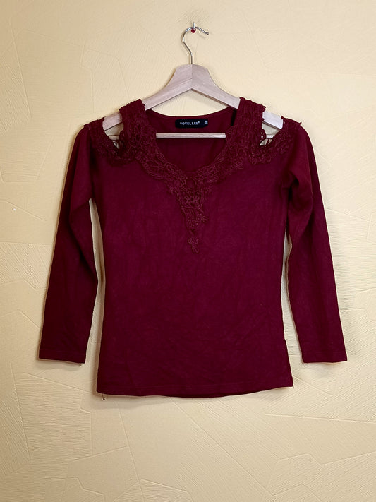 Pull fin Voyelles bordeaux avec dentelle Taille 38