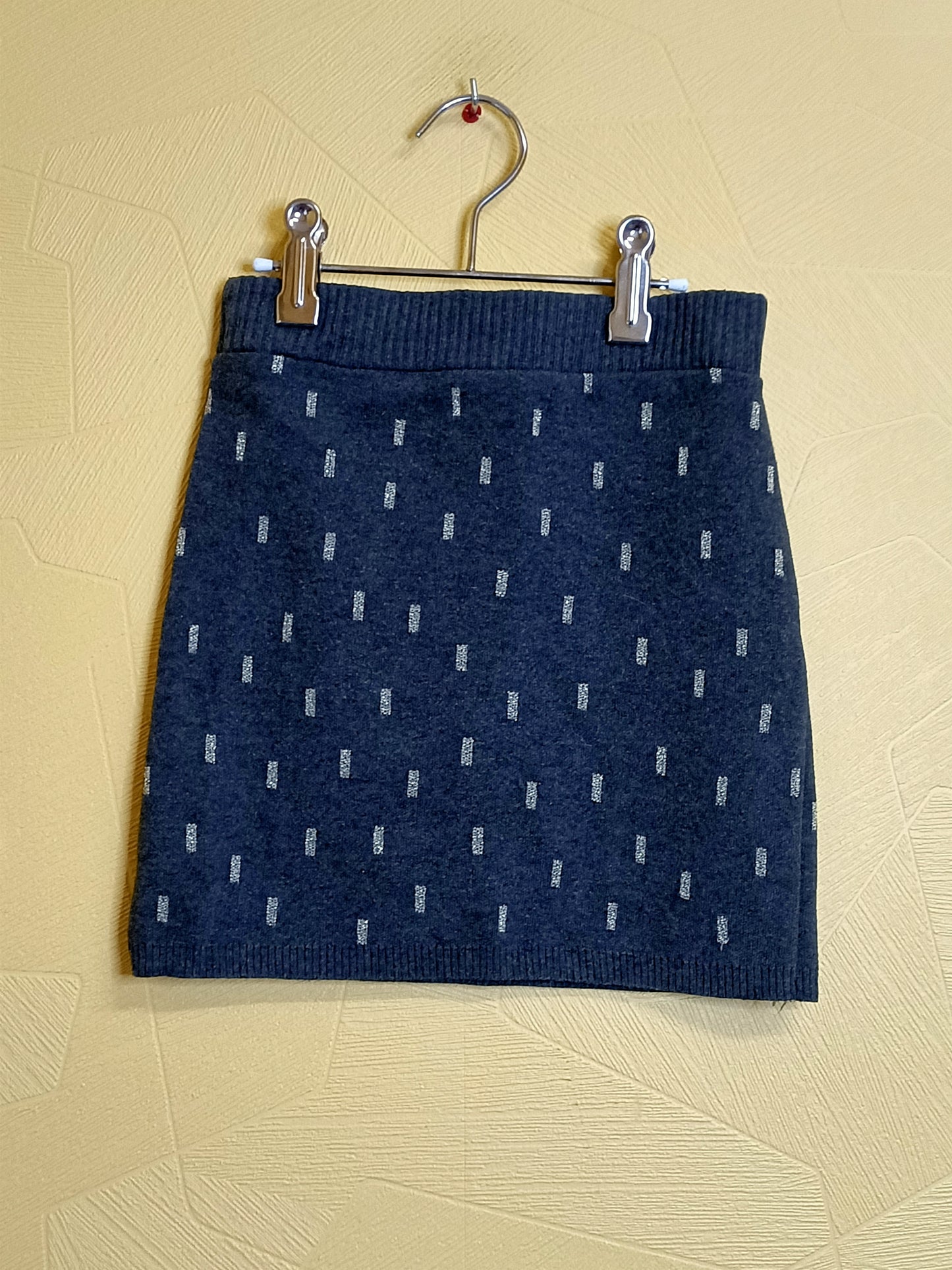 Jupe d'hiver H&M grise avec motifs dorés Taille 6/8 Ans