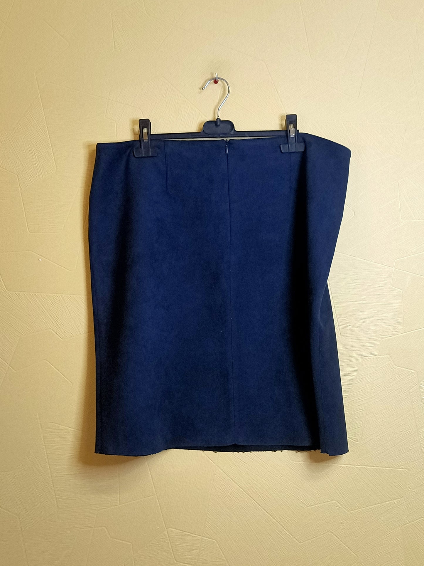 Jupe Armand Thiery bleue marine effet peau de pêche Taille 50