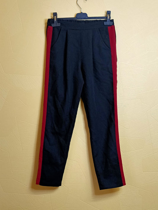 Pantalon Kiabi noir avec liseré rouge Taille 12 Ans