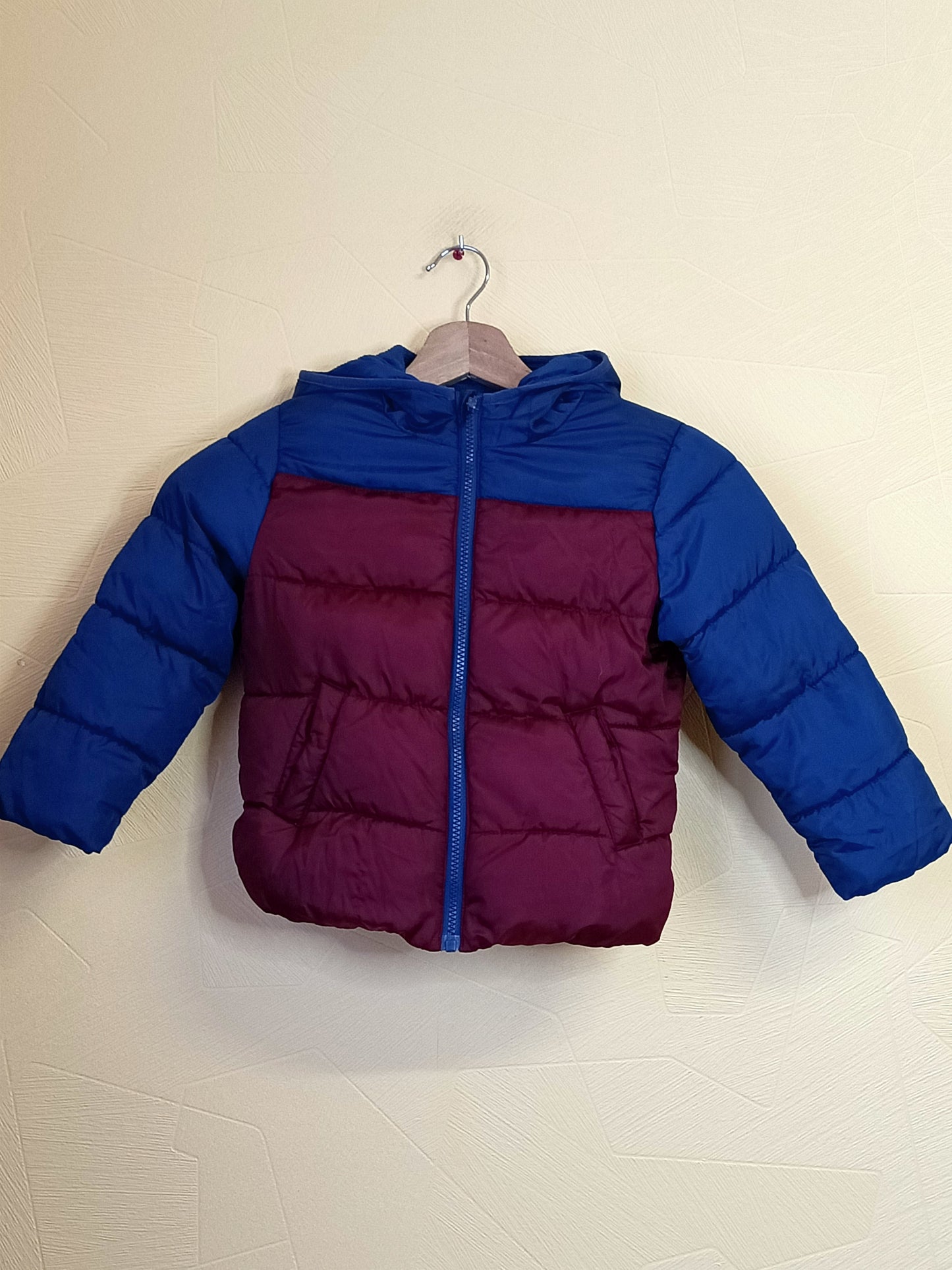 Doudoune Kiabi bordeaux et bleue marine Taille 4 Ans