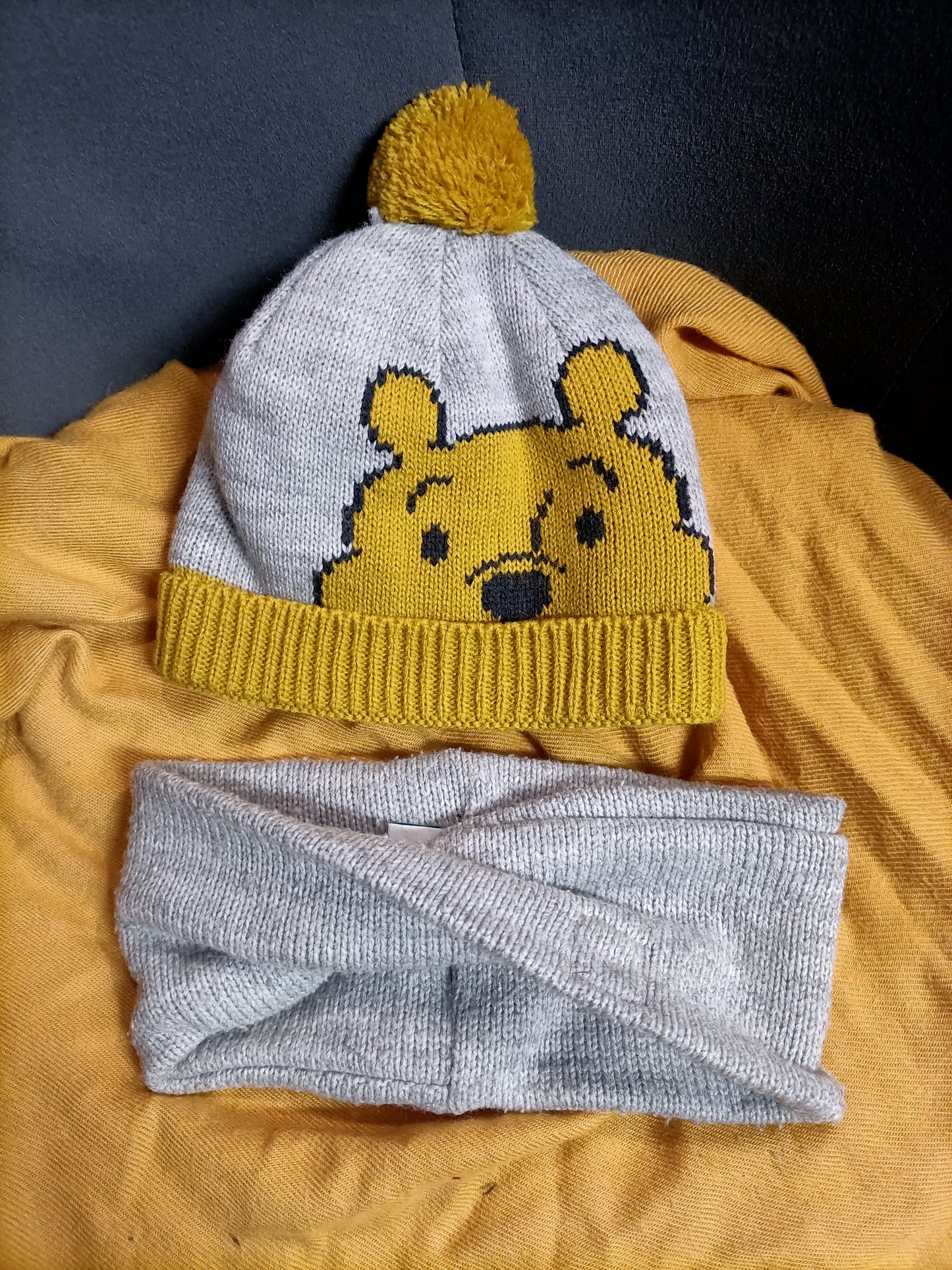 Bonnet + tour de cou Disney "Winnie" gris et moutarde Taille 47 cm