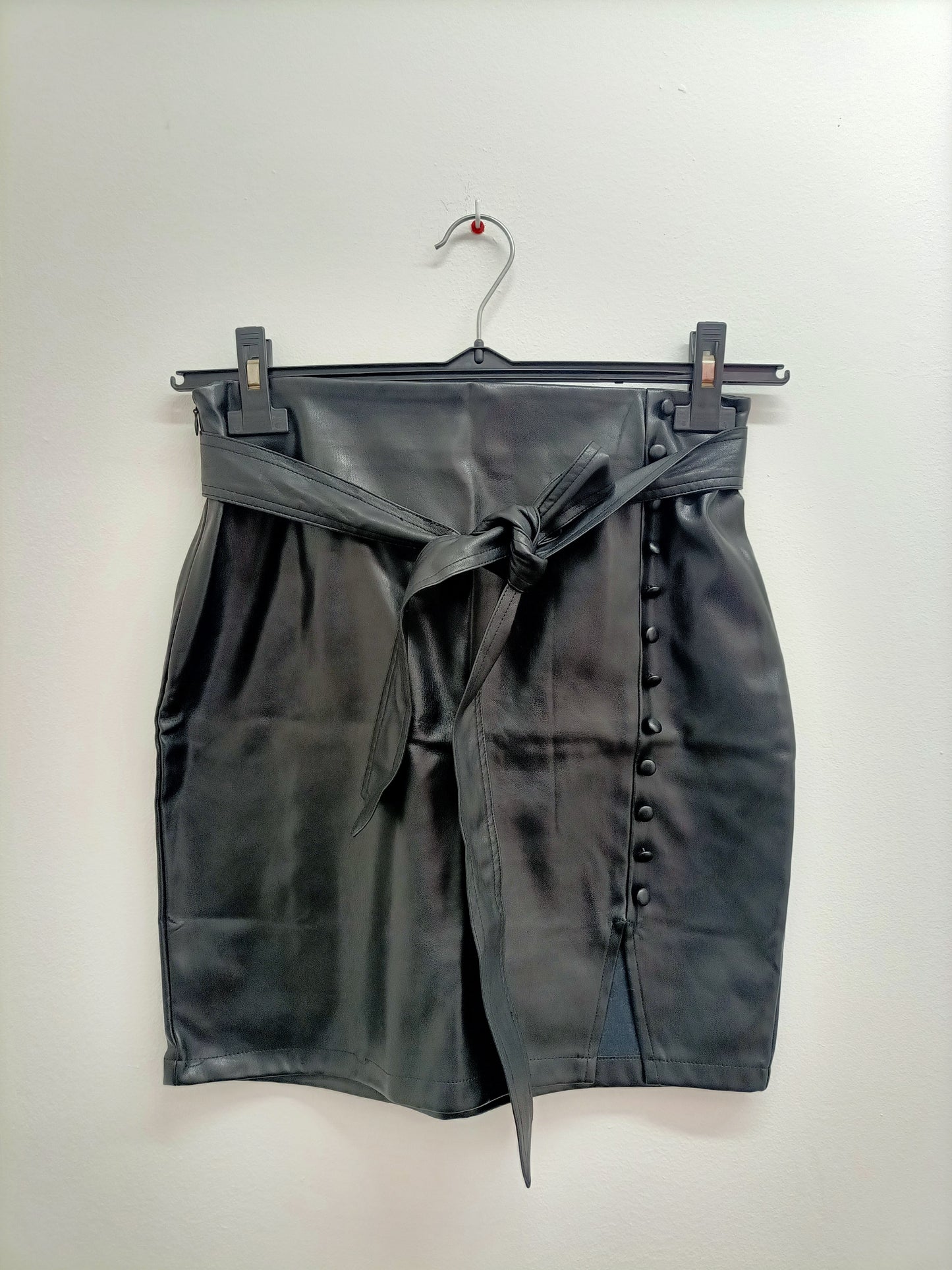 Jupe en simili cuir EDJI noire avec ceinture Taille M