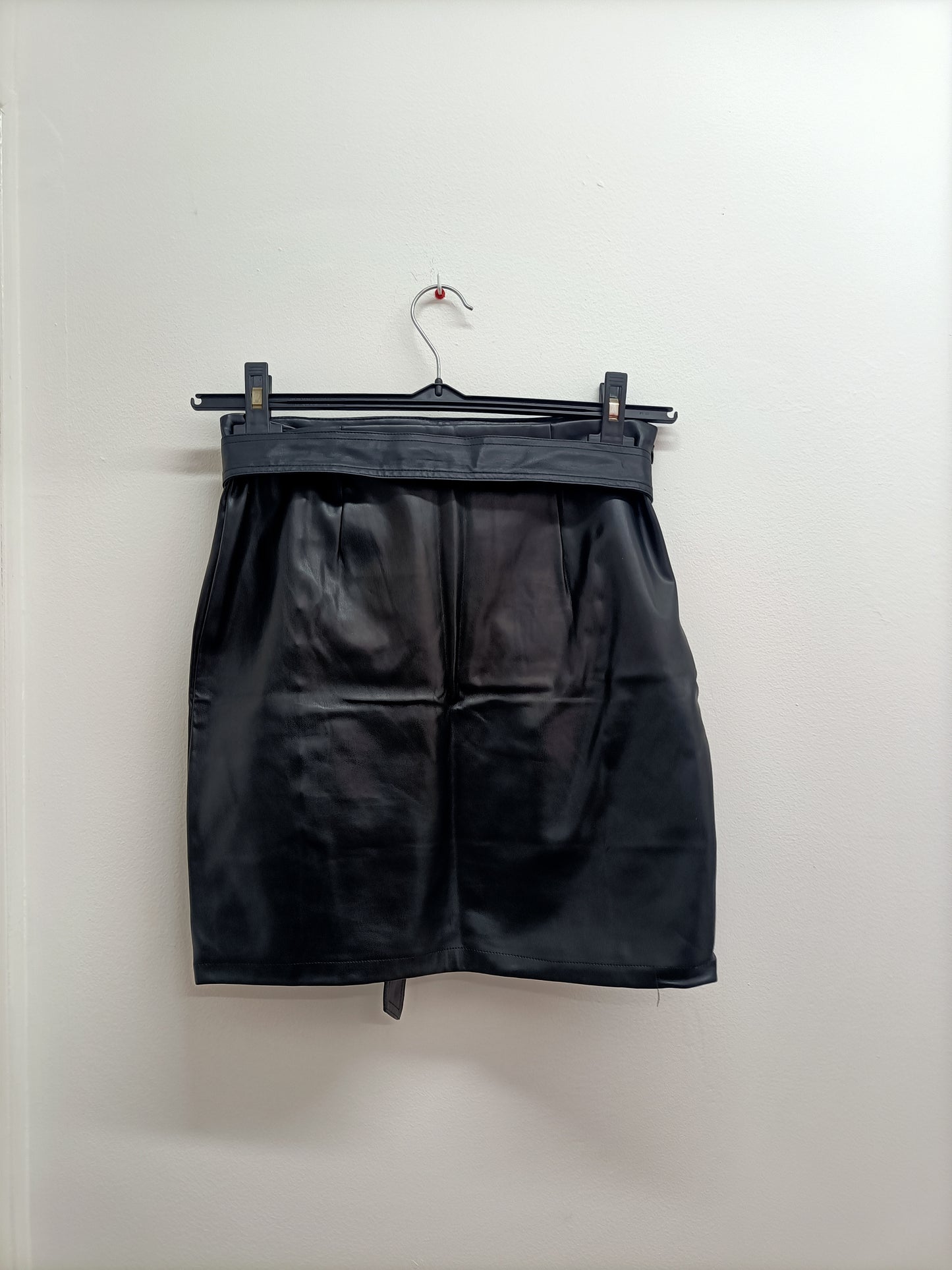 Jupe en simili cuir EDJI noire avec ceinture Taille M