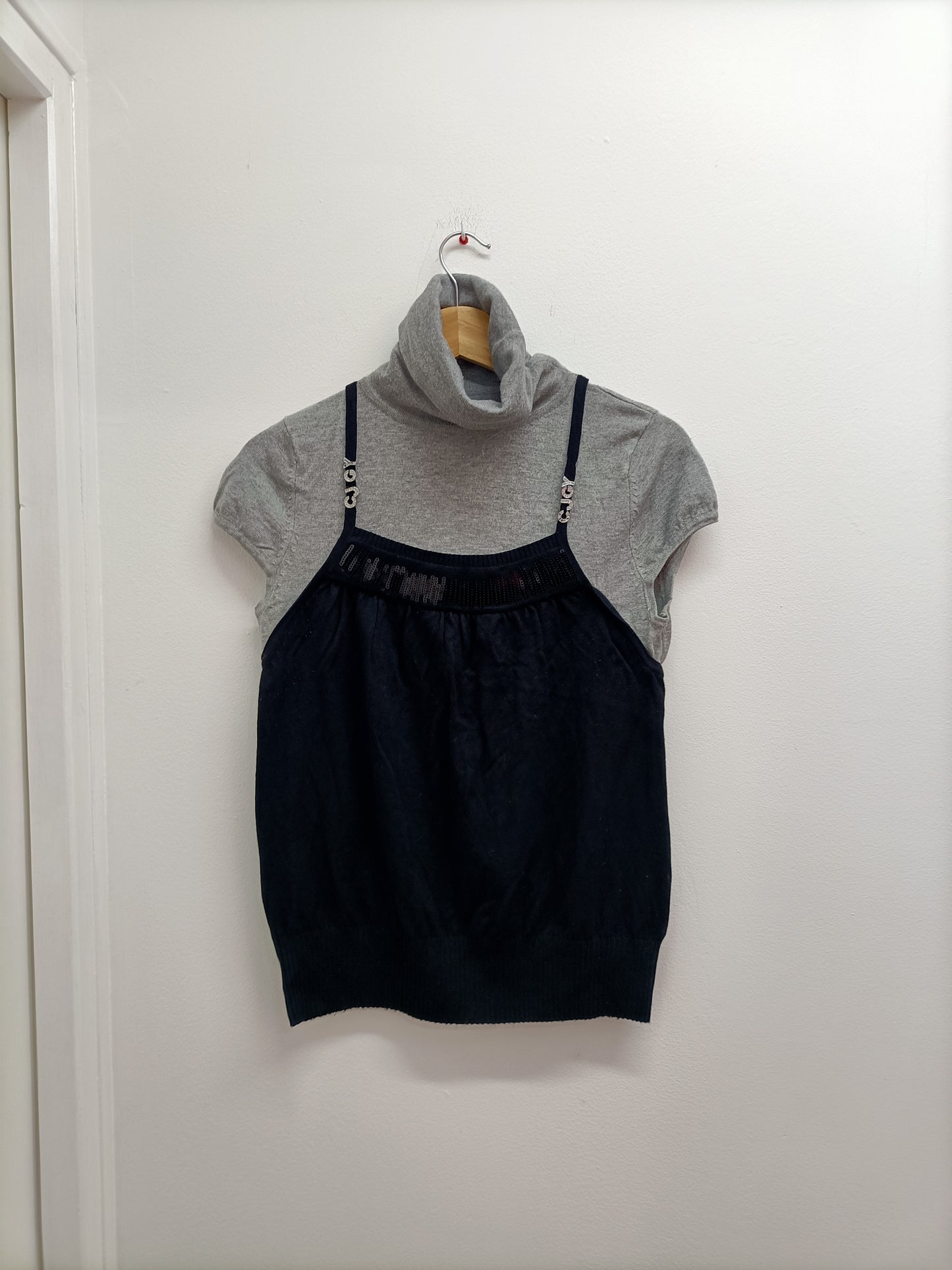 Pull manches courtes avec col gris et noir Taille M