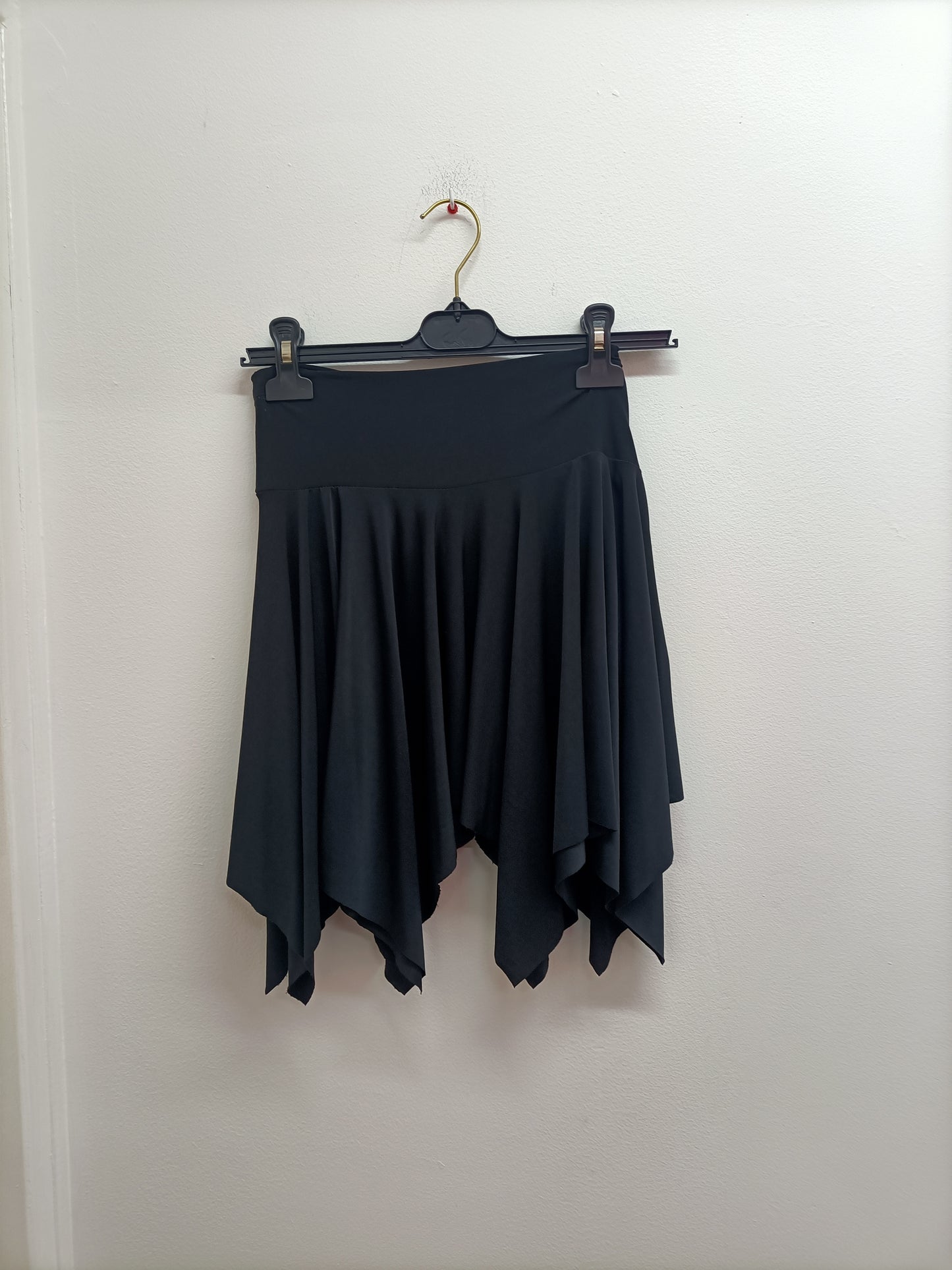 Jupe courte asymétrique noire Taille M