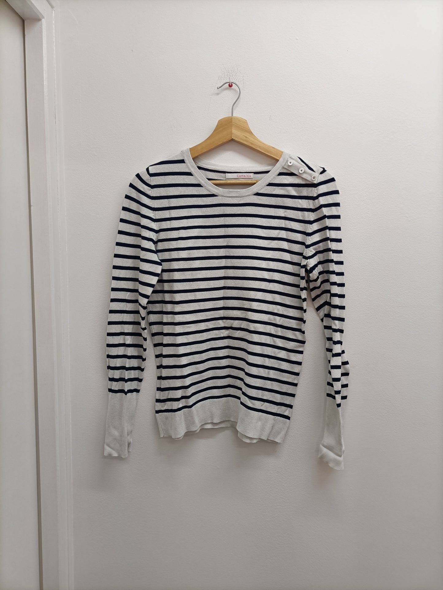 Pull fin camaïeu rayé bleu marine et blanc Taille M