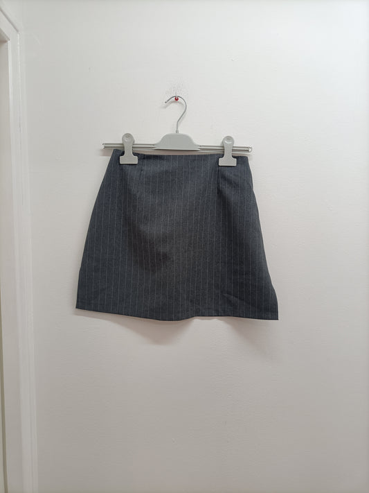 Jupe courte Kiabi grise rayée blanche Taille 36