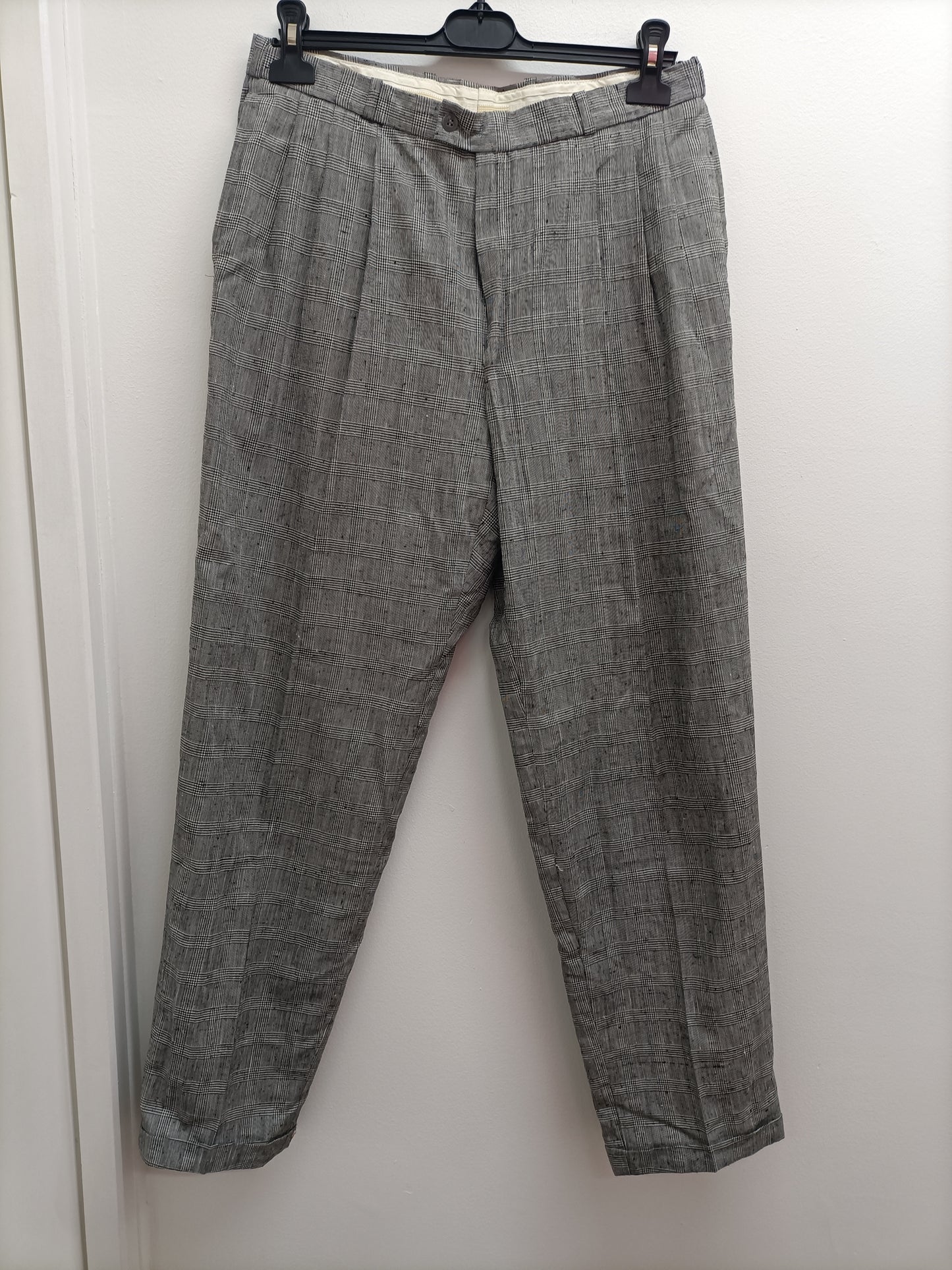 Pantalon à carreaux noirs et blancs Taille 42