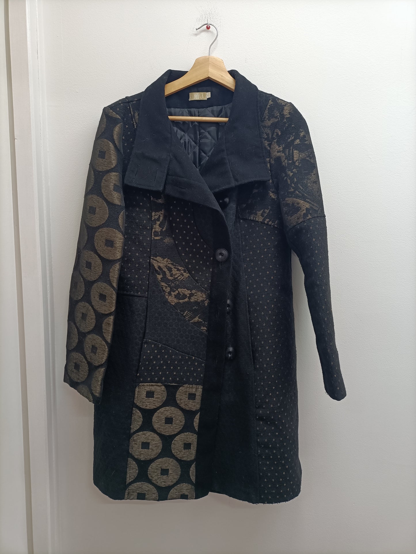 Manteau Jacqueline Riu noir et doré Taille 40
