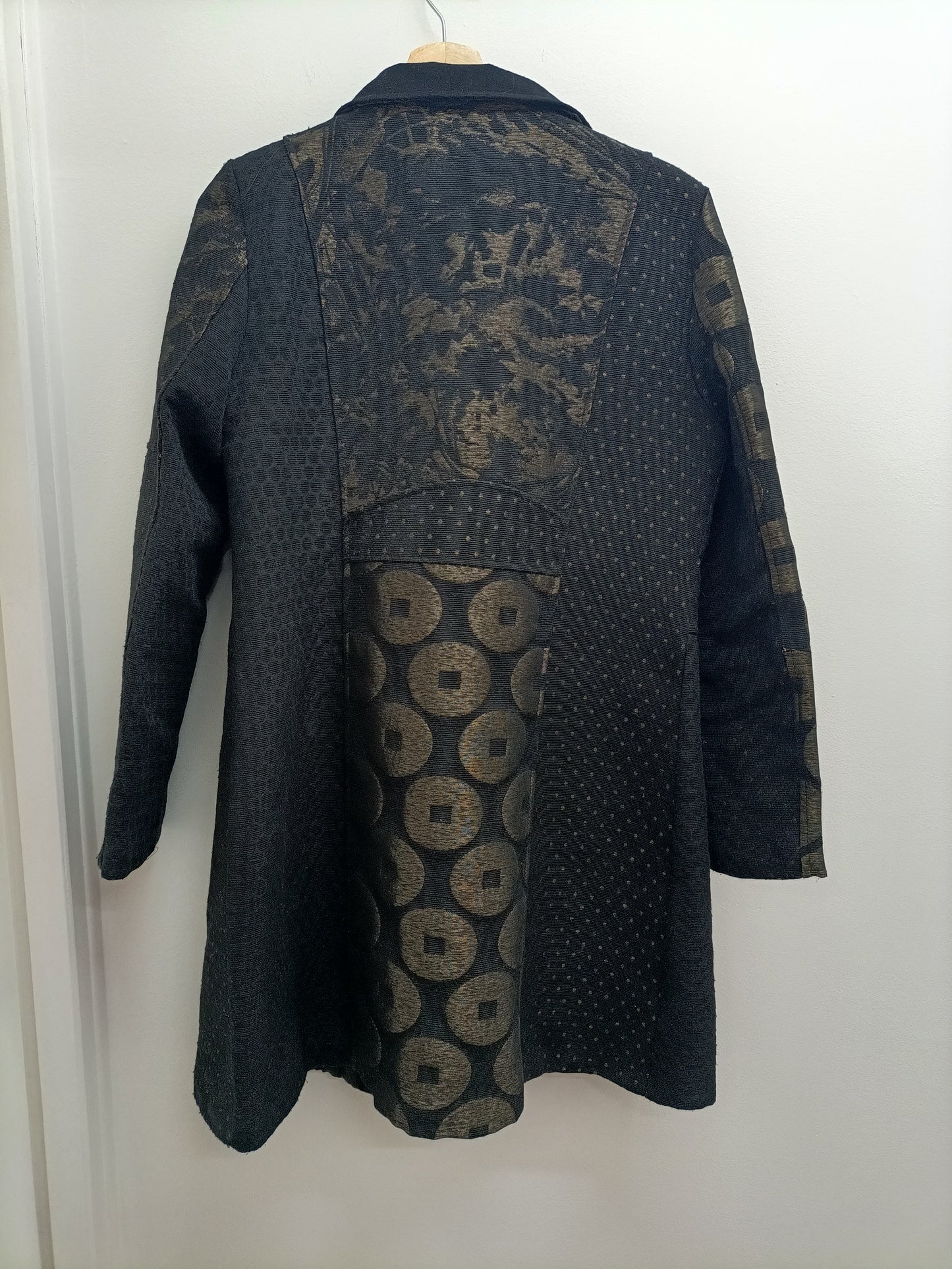 Manteau Jacqueline Riu noir et doré Taille 40