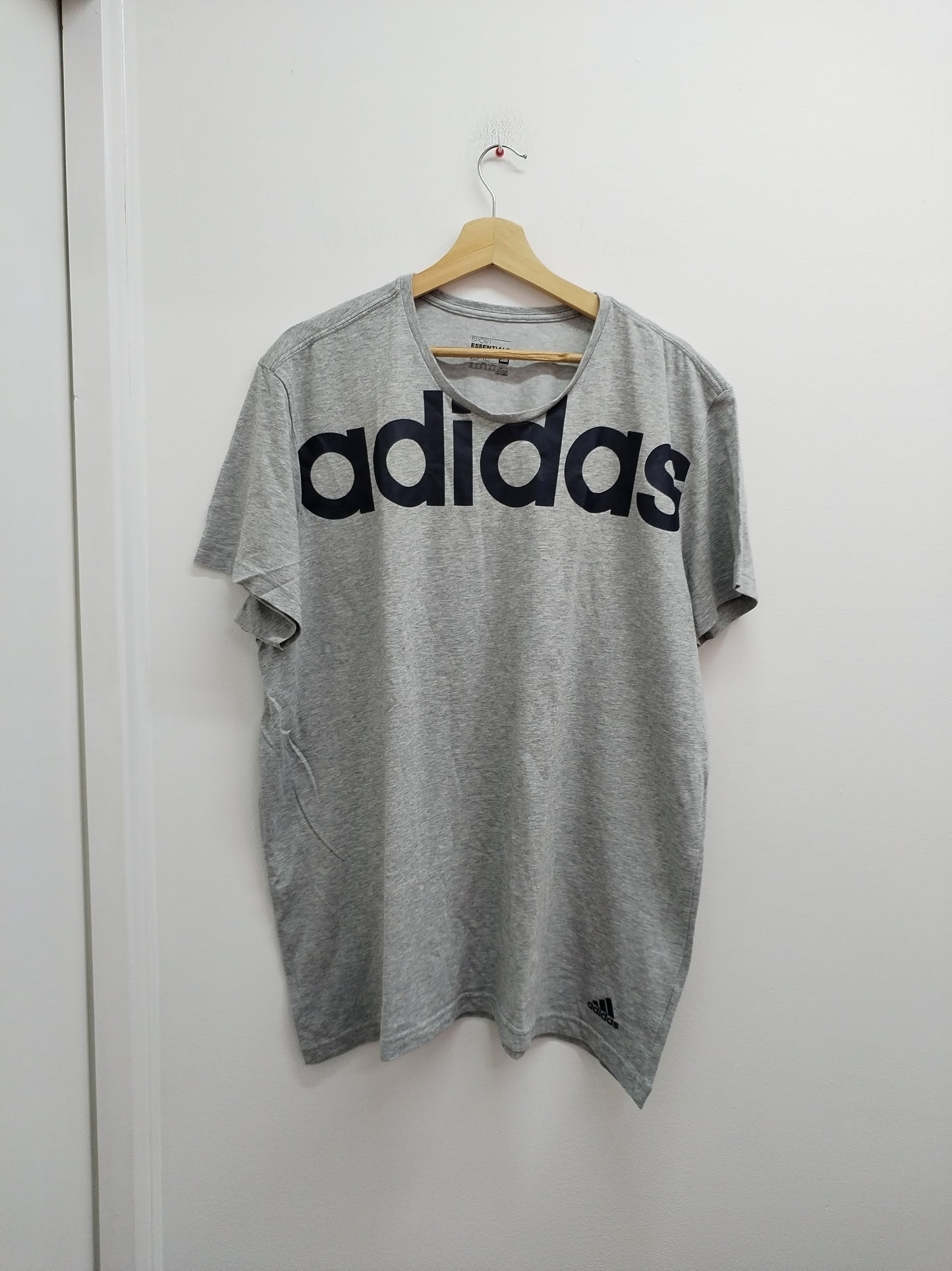 T-shirt Adidas gris avec impression Taille 2XL