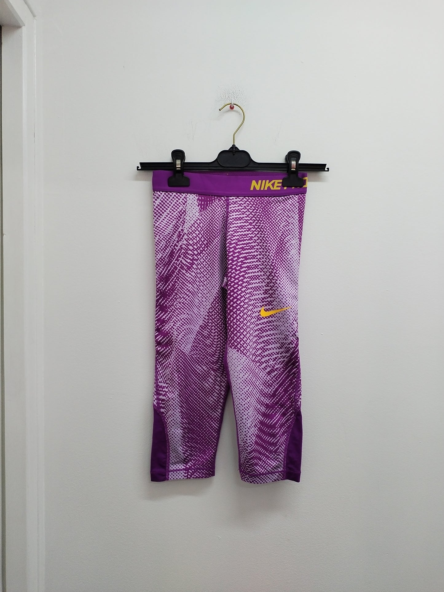 Pantacourt de sport Nike violet à motifs Taille 10/12 Ans