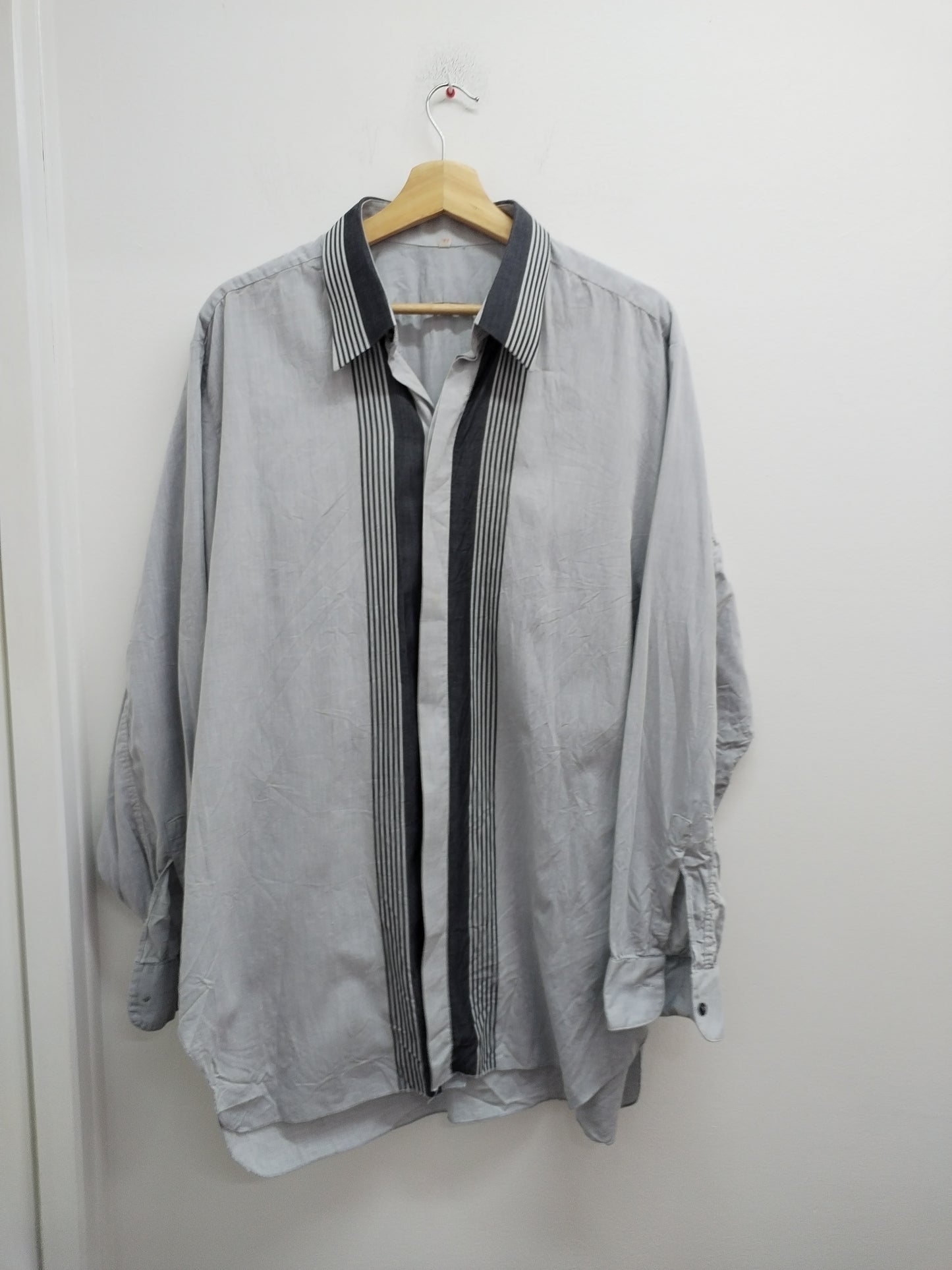 Chemise grise claire avec rayures Taille XL